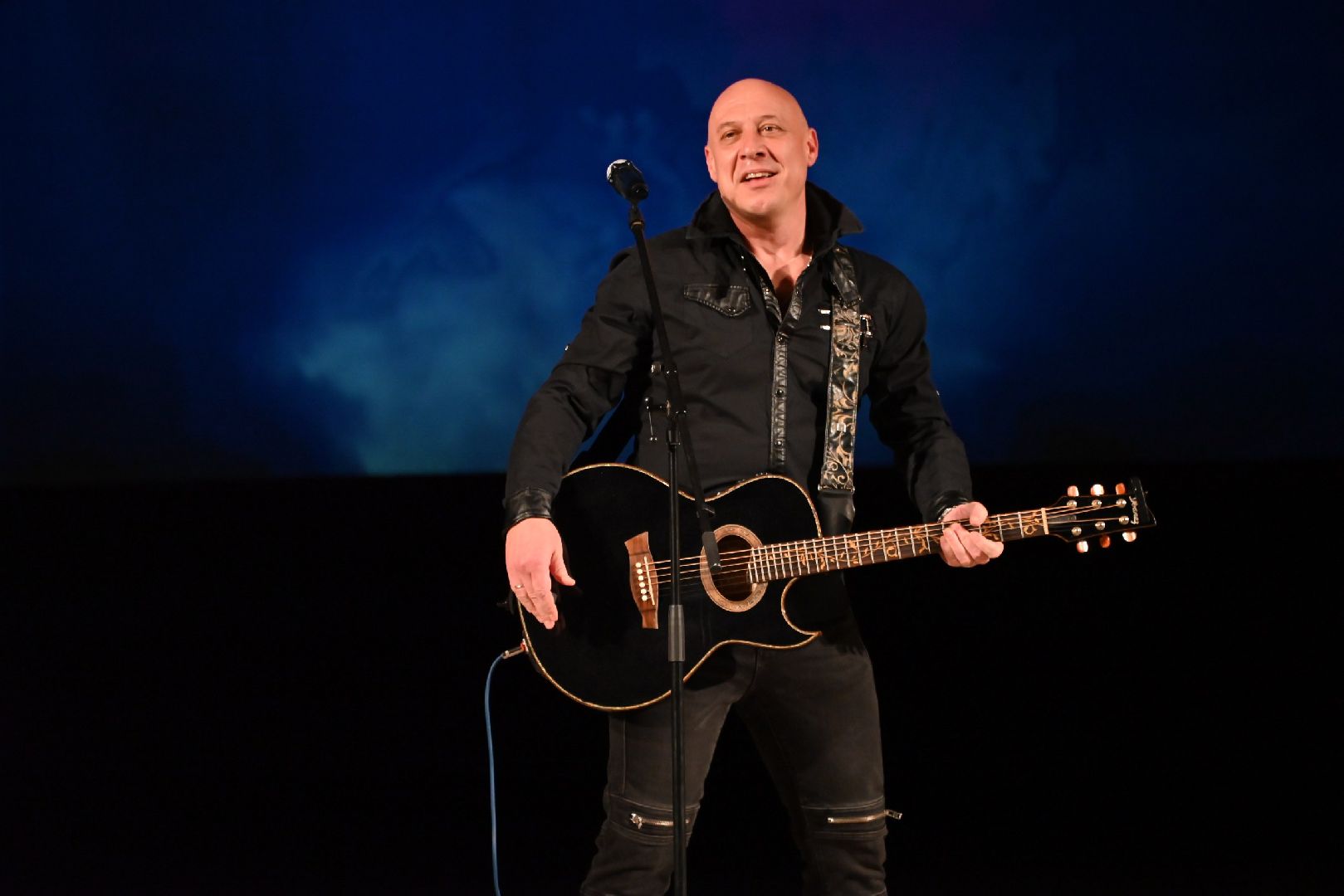 Реутов, праздник, концерт, Денис Майданов, песни, День защитника Отечества,