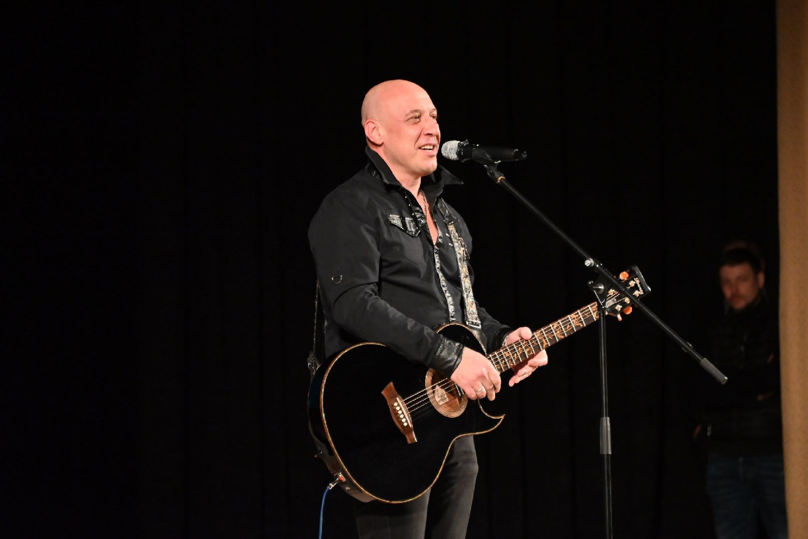 Реутов, праздник, концерт, Денис Майданов, песни, День защитника Отечества,