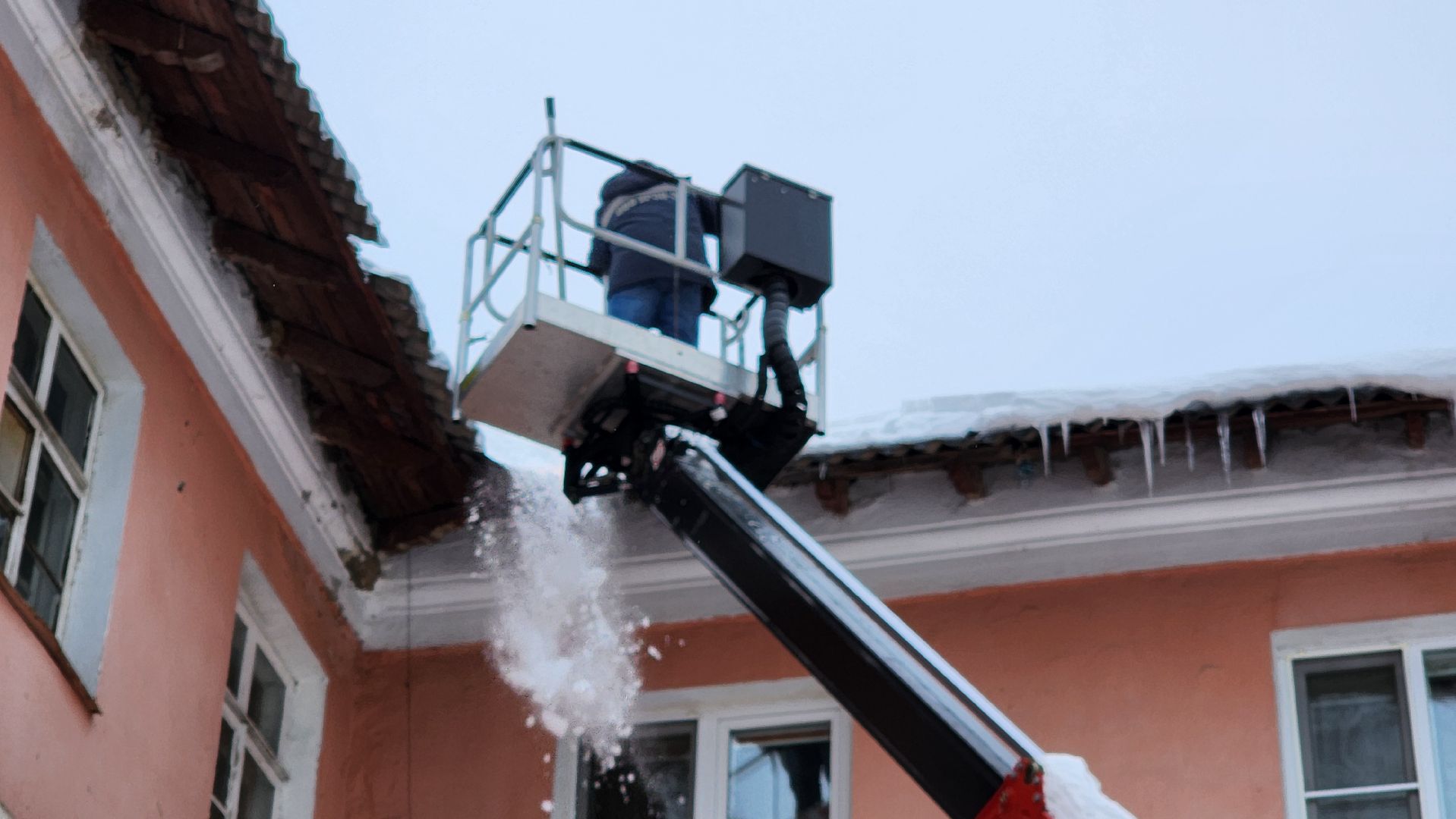 Подмосковье, Городской округ Пушкинский, Ивантеевка, РЭП 3, Уборка снега, Сосульки,