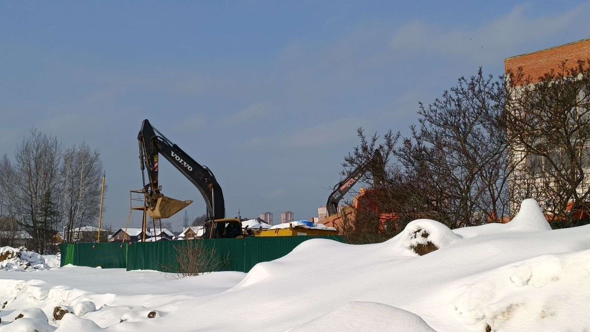 строительство, лобня, поликлиника, детский сад, школа,