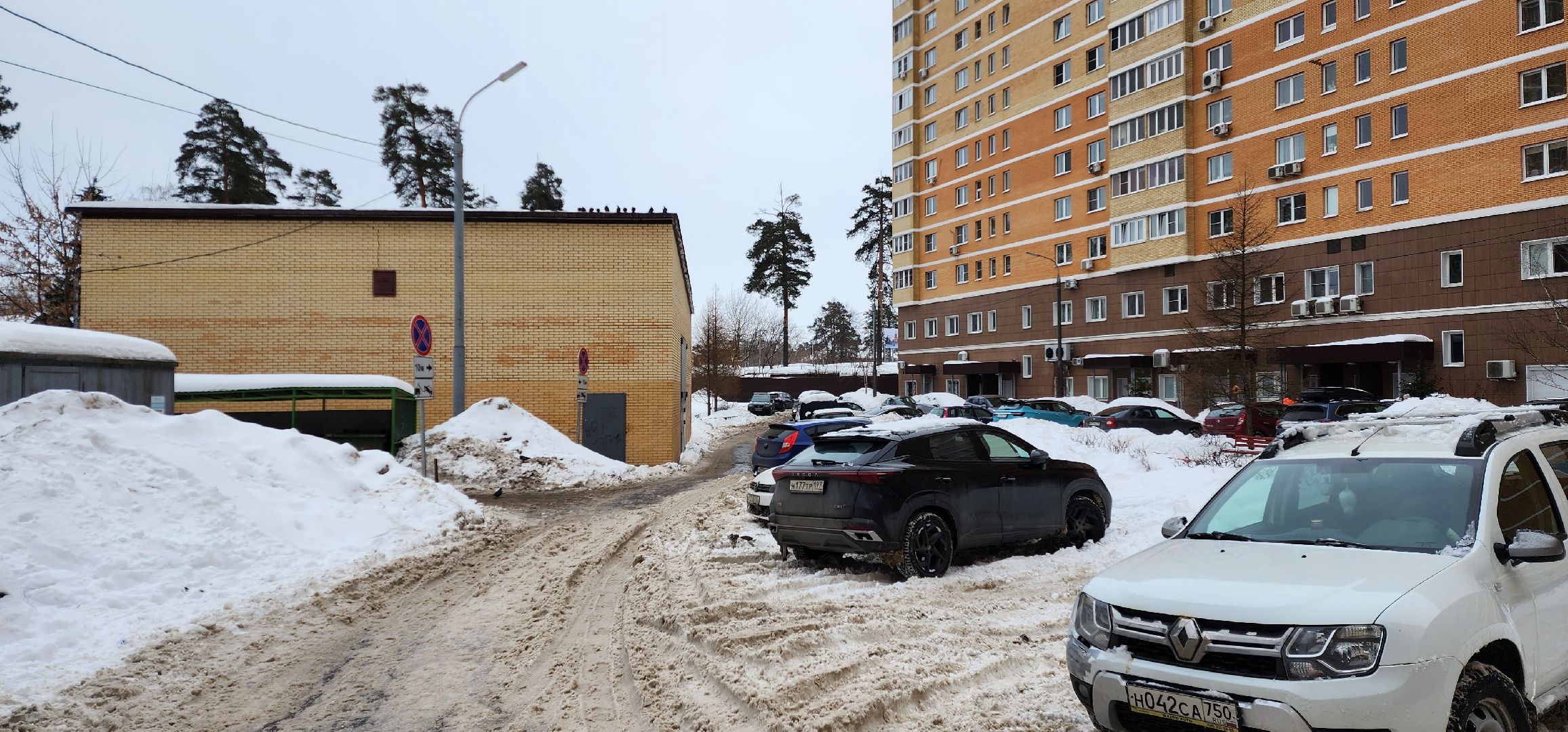 раменское, дороги, ограниченине парковки во дворах у еонтейнерной площадки, Десантная 17,