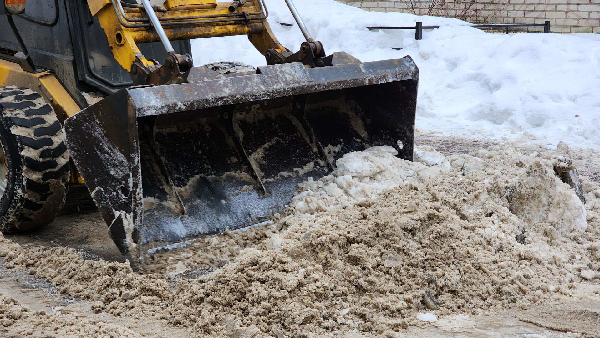 уборка снега, уборка дворов, уборка дорог,