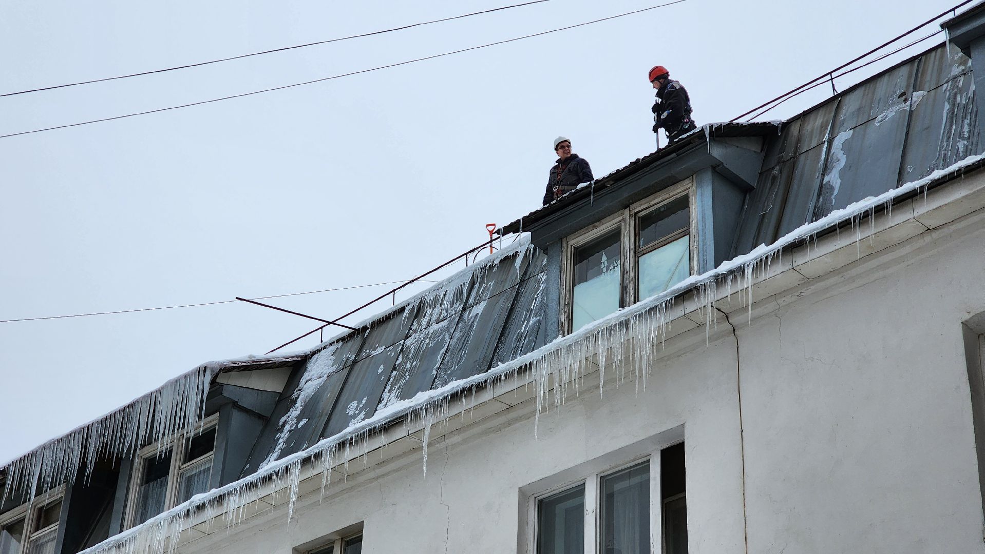 уборка снега, чистка кровли от снега,