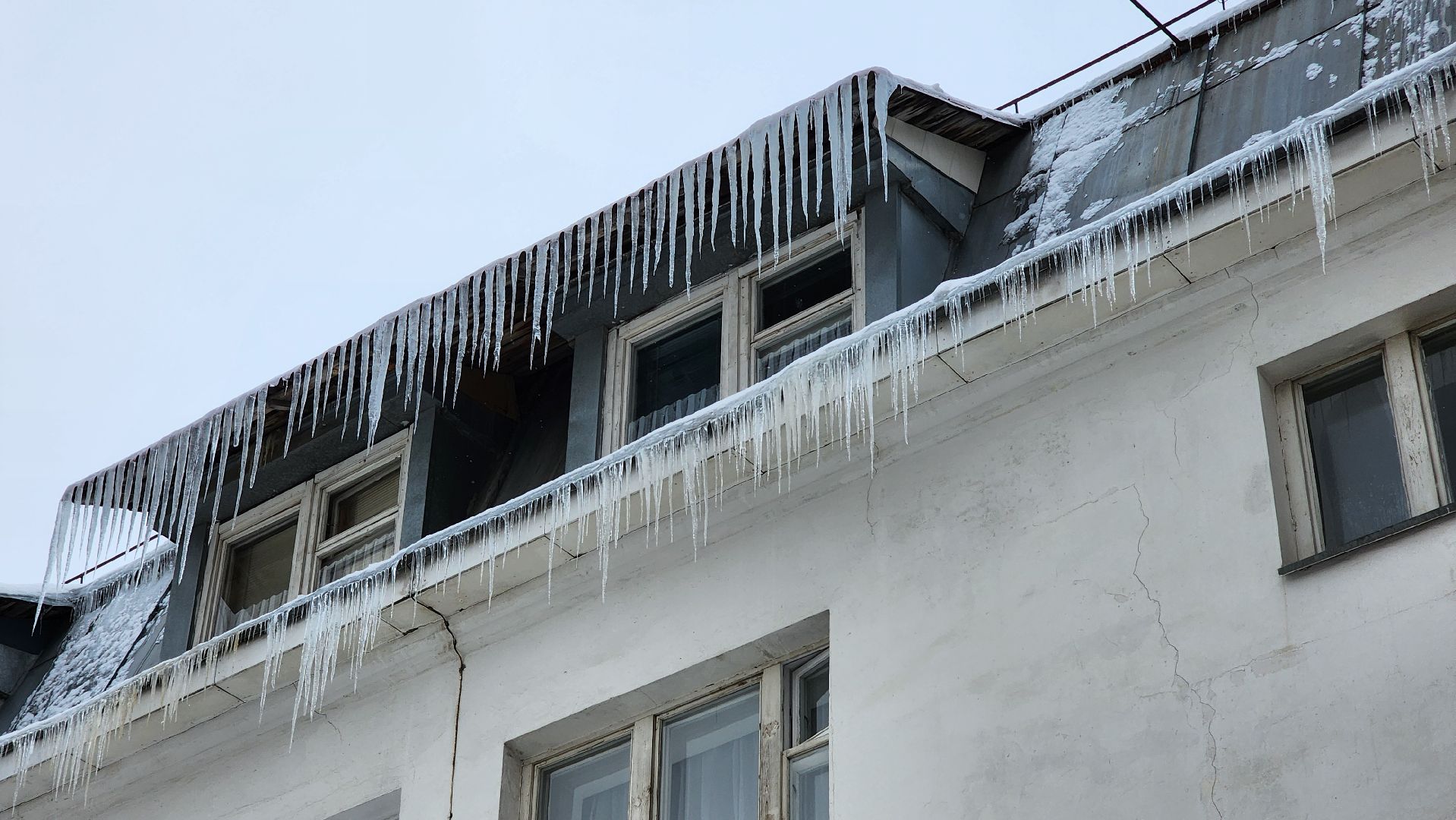 уборка снега, чистка кровли от снега,