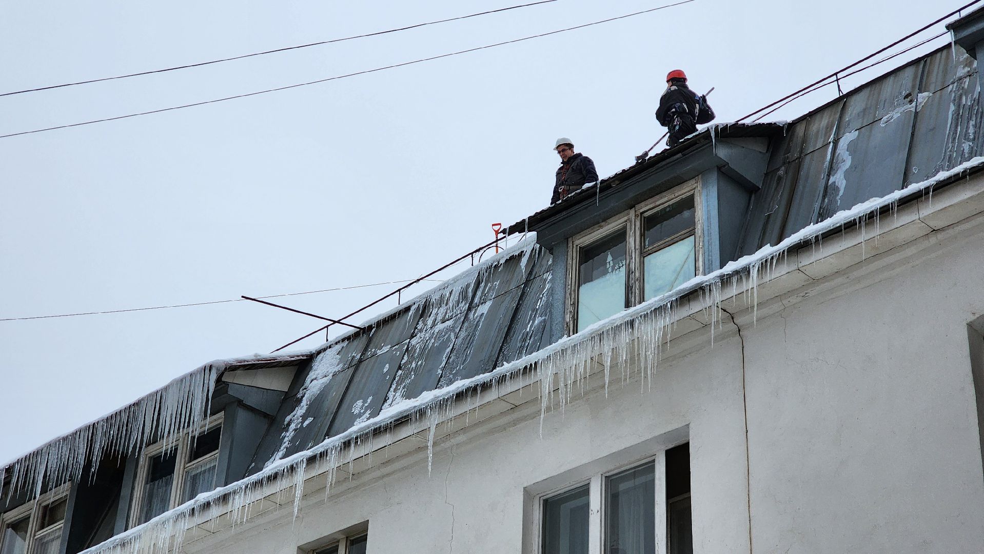 уборка снега, чистка кровли от снега,