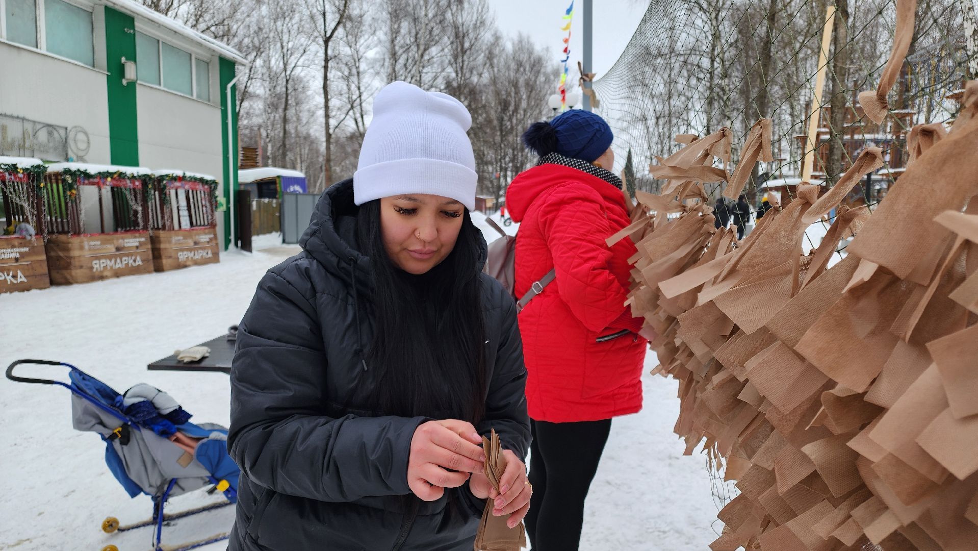 кашира, городской парк, день защитника отечества, мастер класс, маскировочные сети, волонтеры, ожерелье,