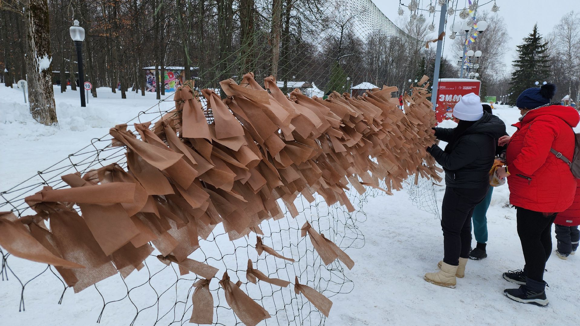 кашира, городской парк, день защитника отечества, мастер класс, маскировочные сети, волонтеры, ожерелье,