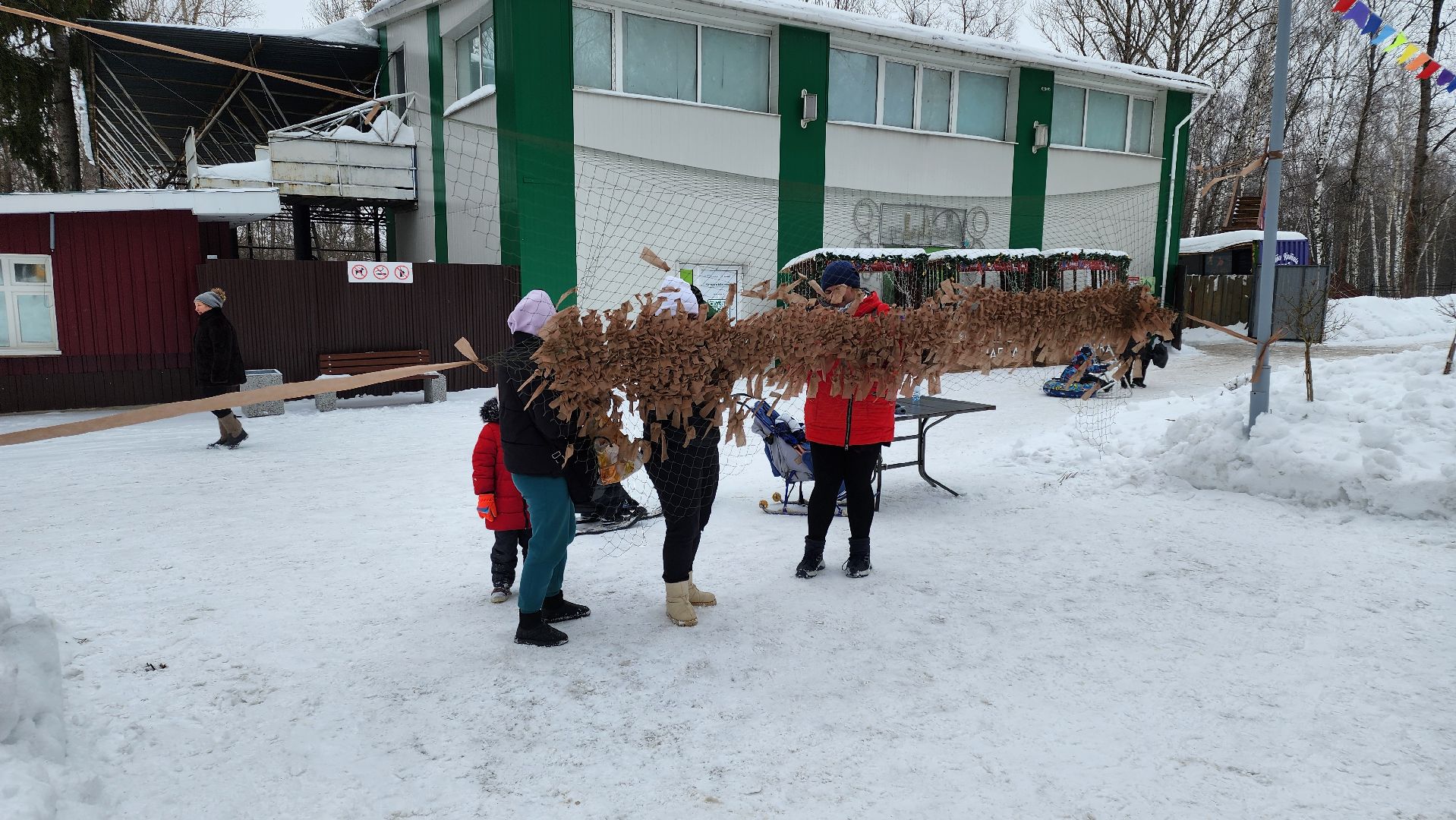 кашира, городской парк, день защитника отечества, мастер класс, маскировочные сети, волонтеры, ожерелье,
