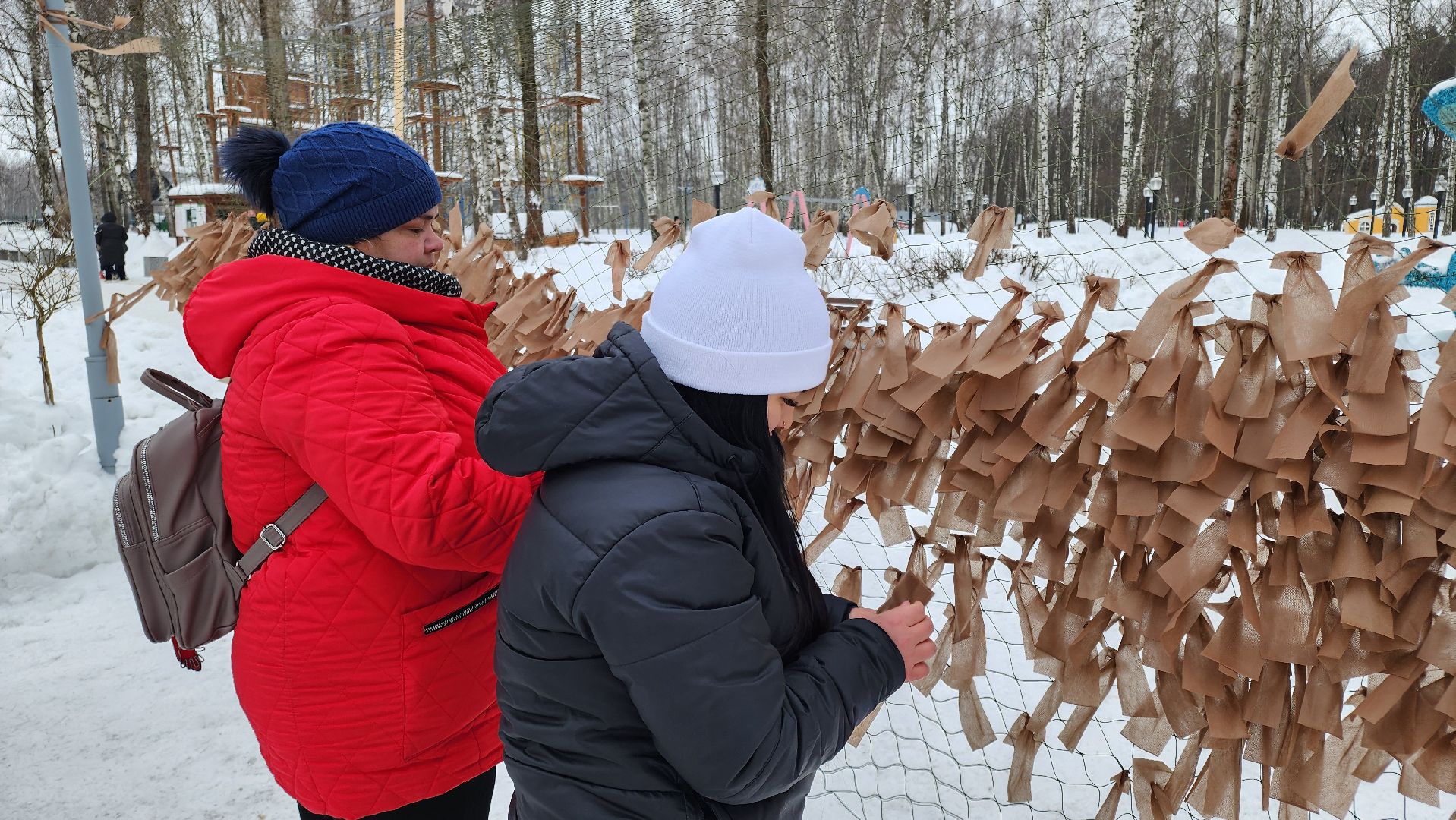 кашира, городской парк, день защитника отечества, мастер класс, маскировочные сети, волонтеры, ожерелье,