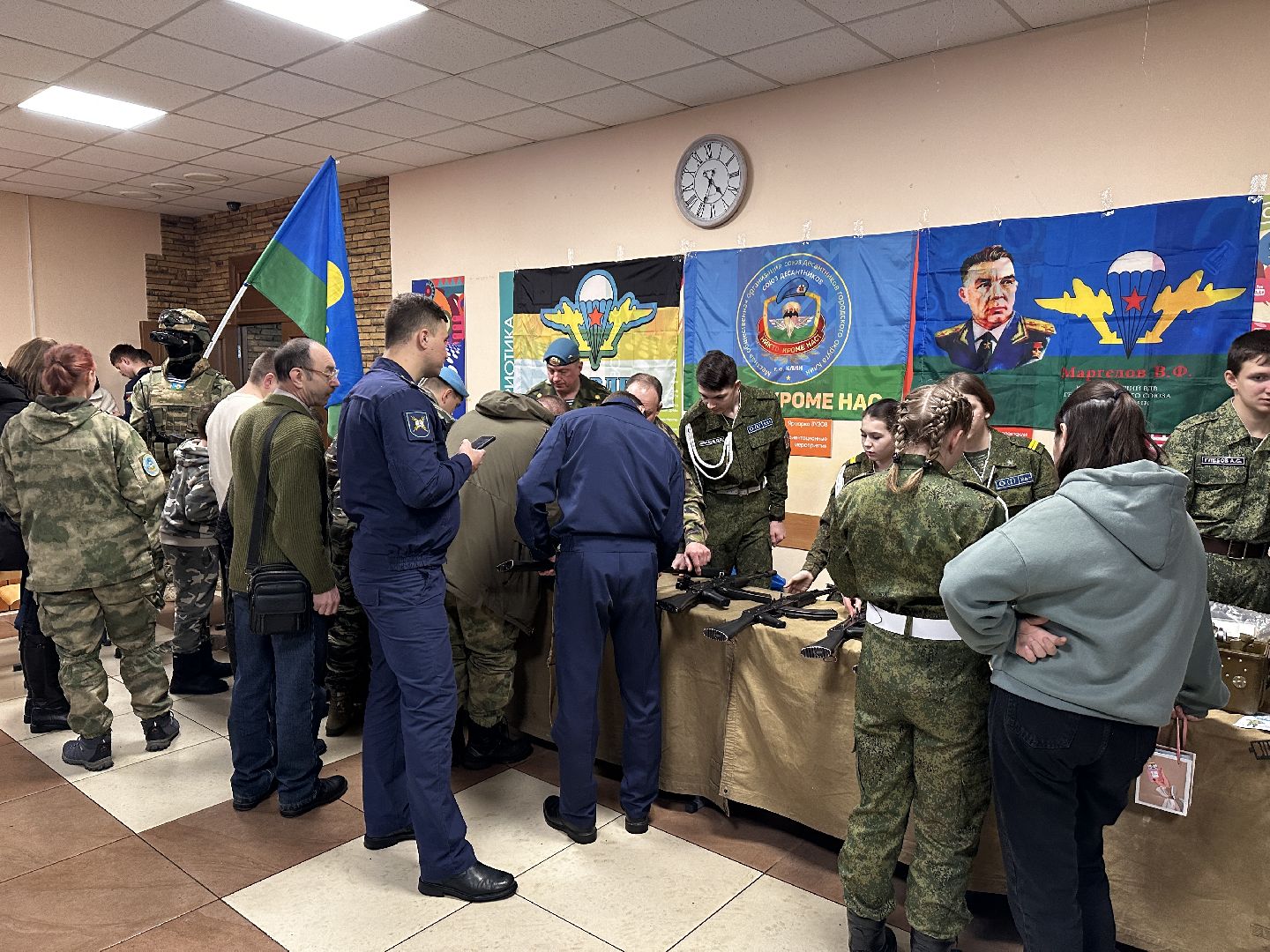 Клин, общество, история, день защитника отечества, выставка вооружения,