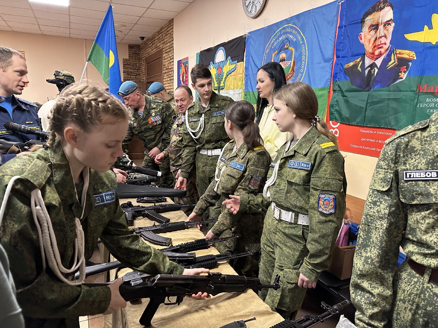 Клин, общество, история, день защитника отечества, выставка вооружения,