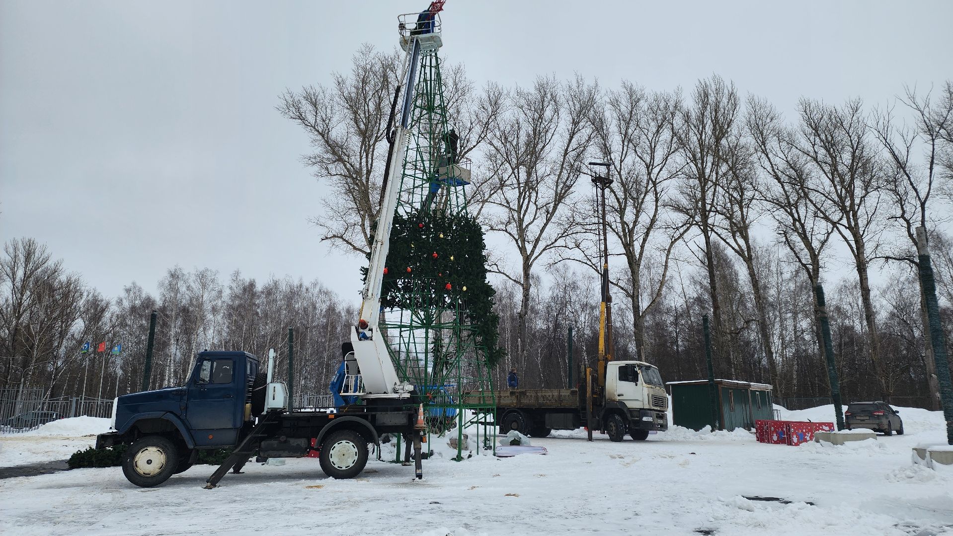 кашира, стадион энергетик, елка, символ нового года, демонтажные работы, Городской парк,