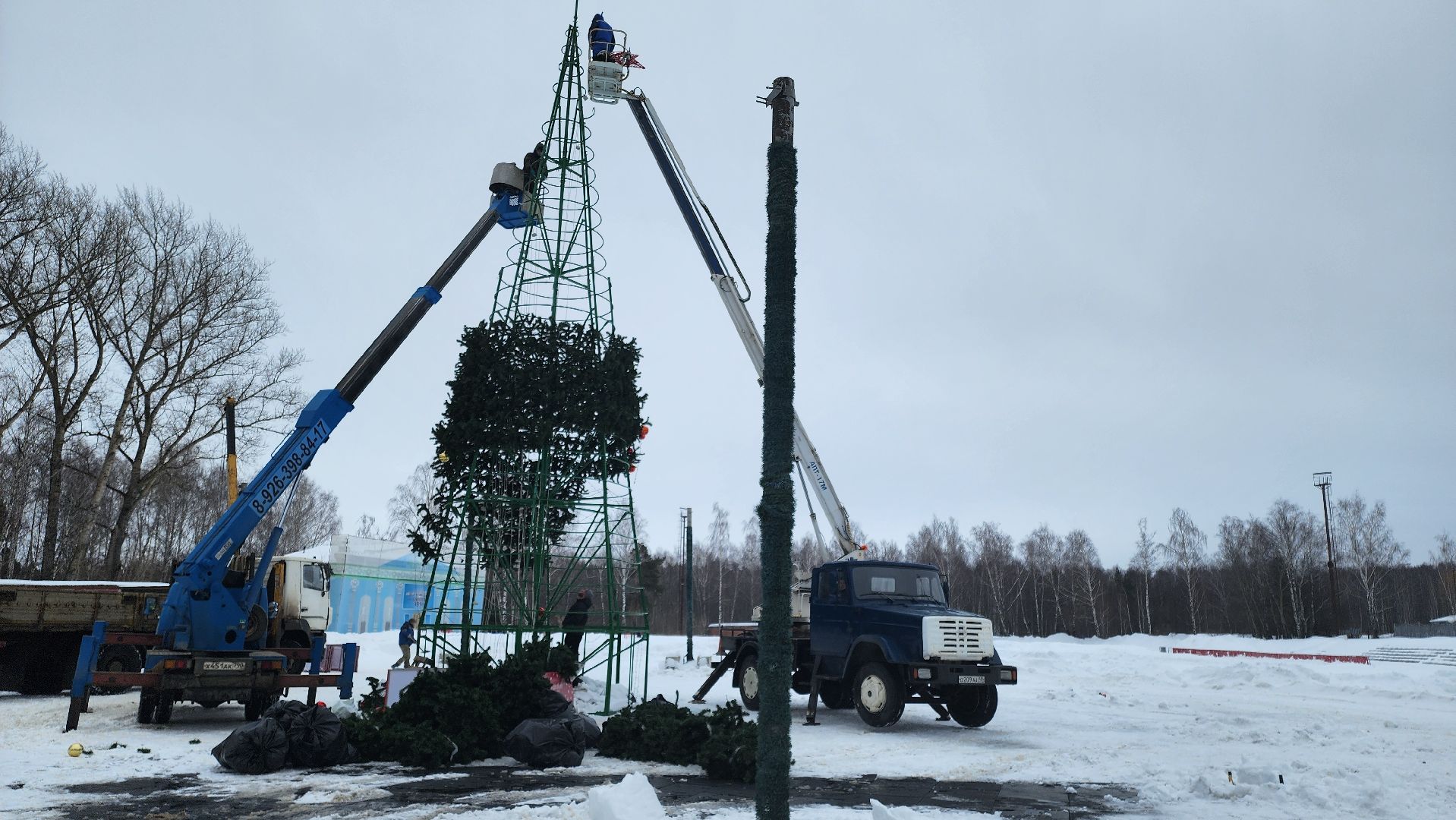 кашира, стадион энергетик, елка, символ нового года, демонтажные работы, Городской парк,