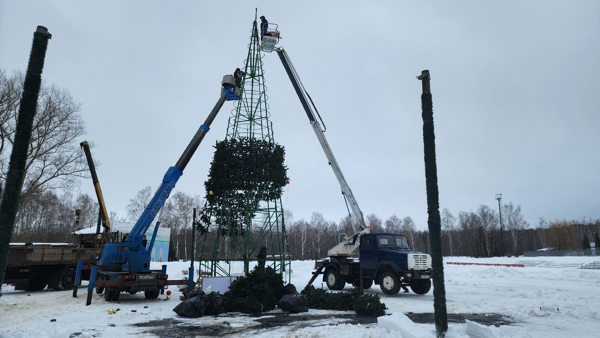 кашира, стадион энергетик, елка, символ нового года, демонтажные работы, Городской парк,