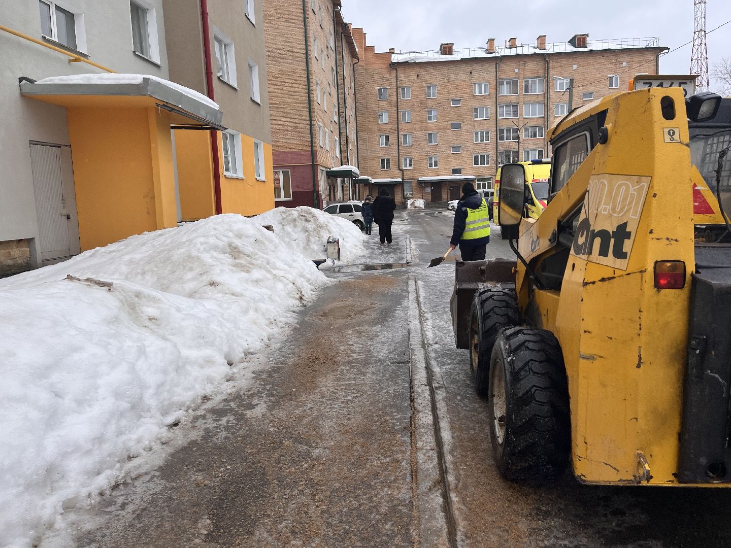 шаховская, снег, обработка дорог, наледь,