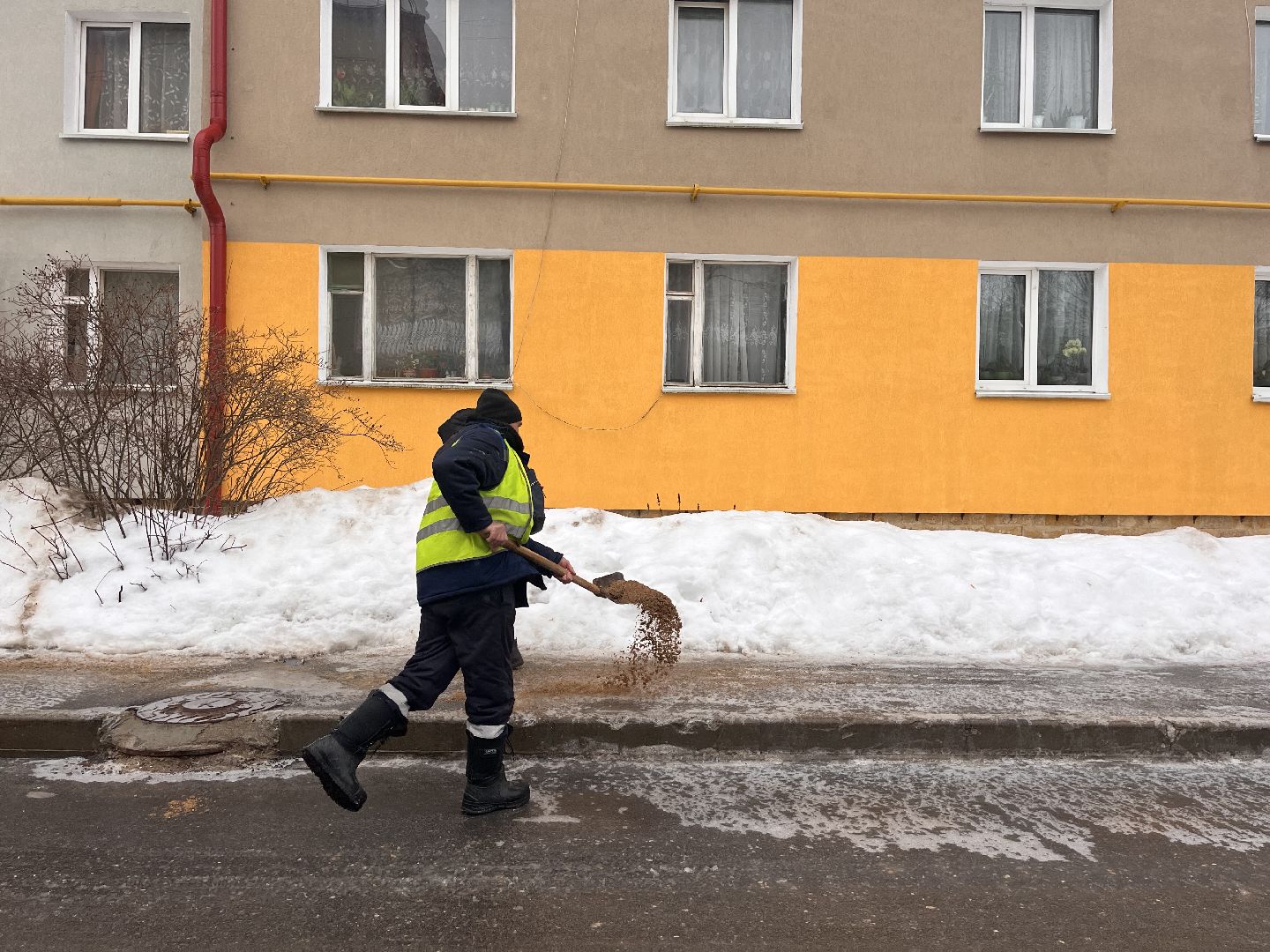 шаховская, снег, обработка дорог, наледь,