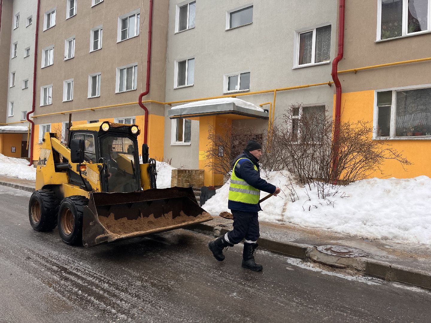 шаховская, снег, обработка дорог, наледь,