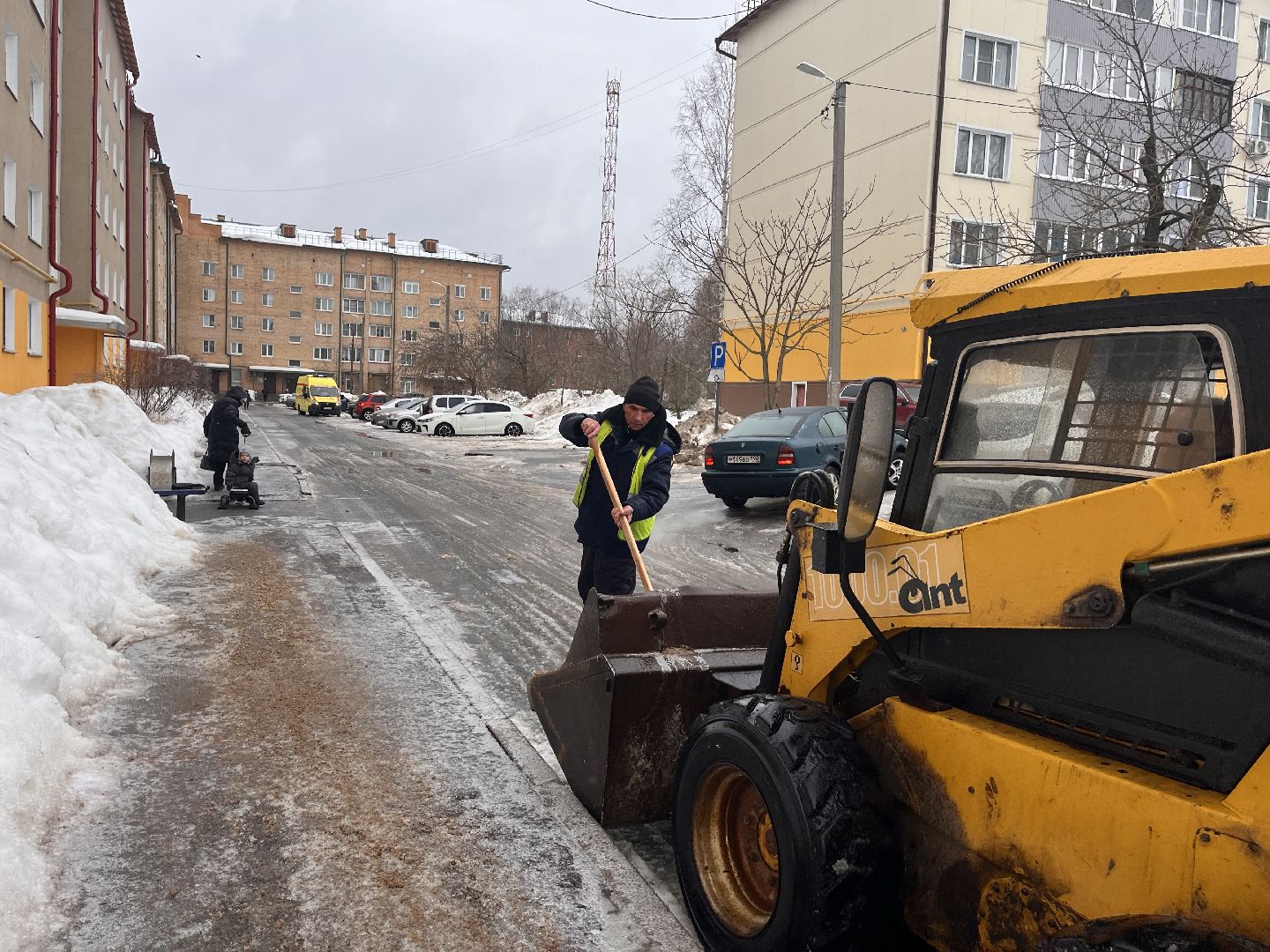 шаховская, снег, обработка дорог, наледь,