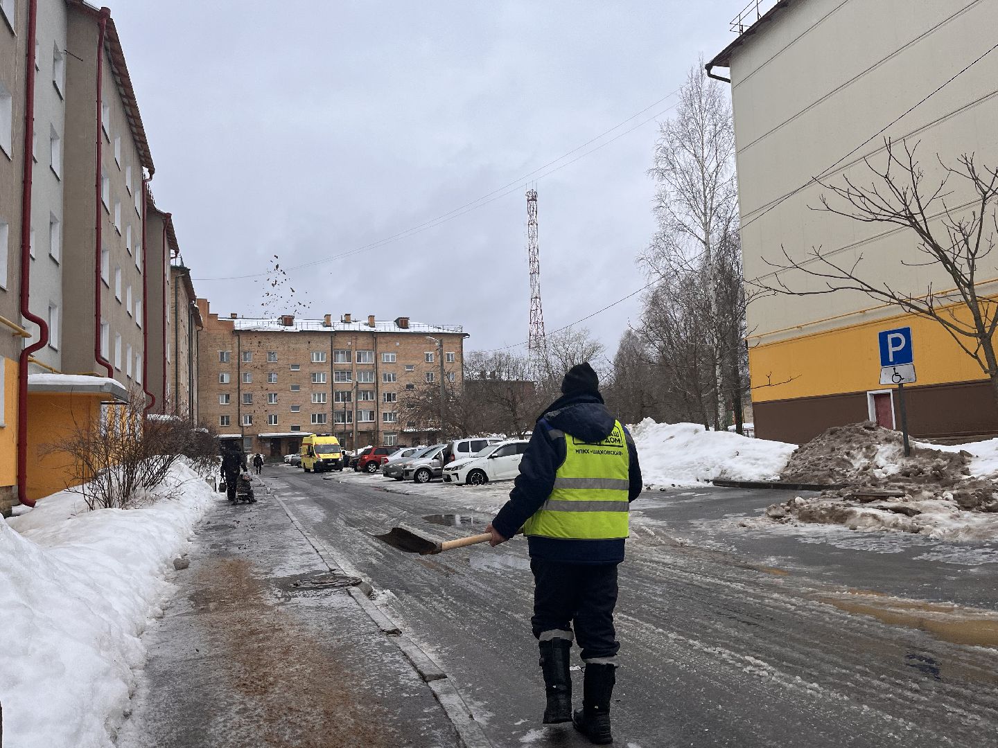 шаховская, снег, обработка дорог, наледь,