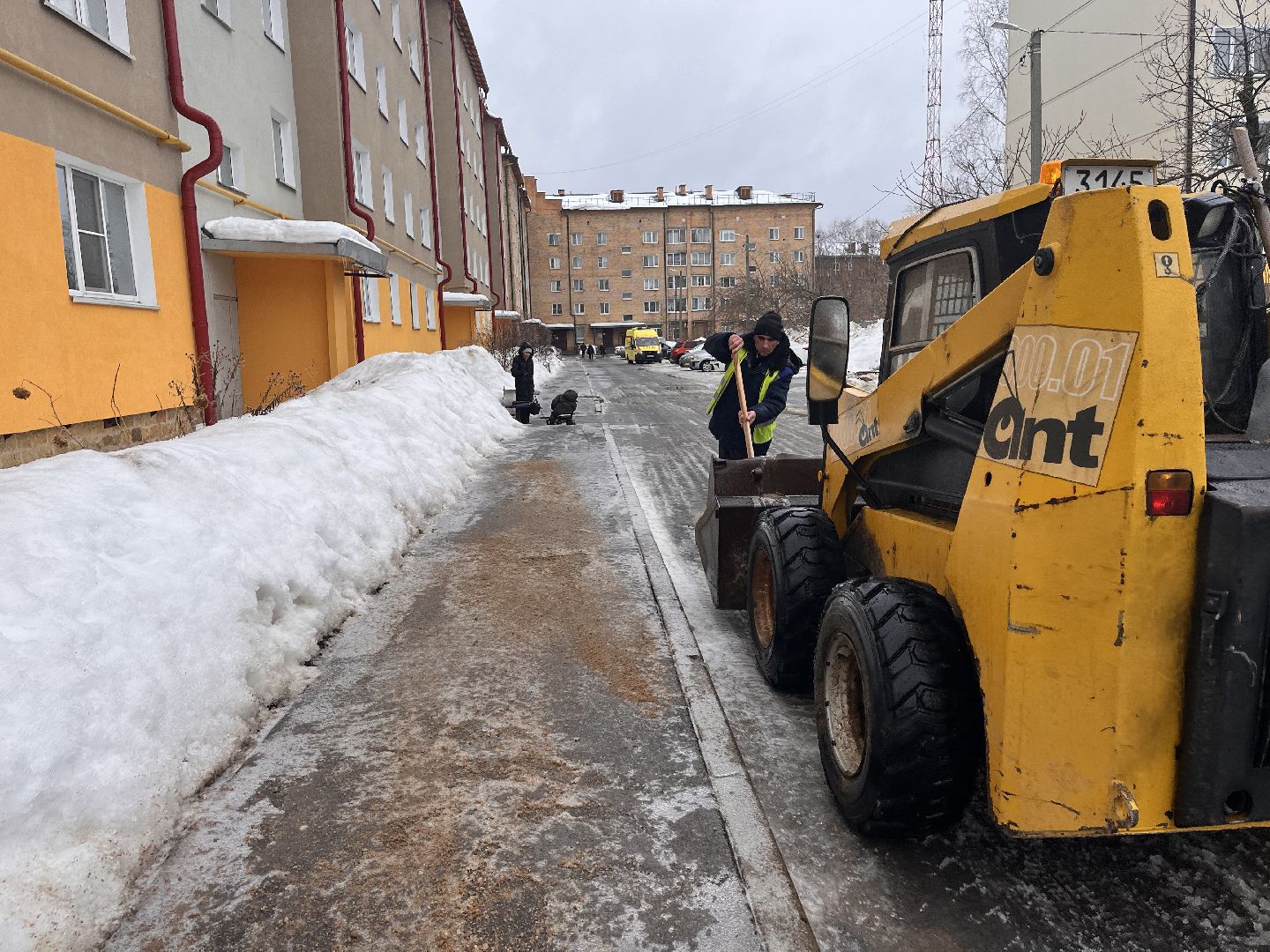 шаховская, снег, обработка дорог, наледь,