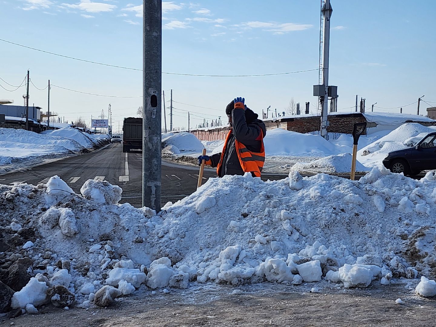 серпухов, подмосковье, улица звздная, устраняют гололед, коммунальная служба,