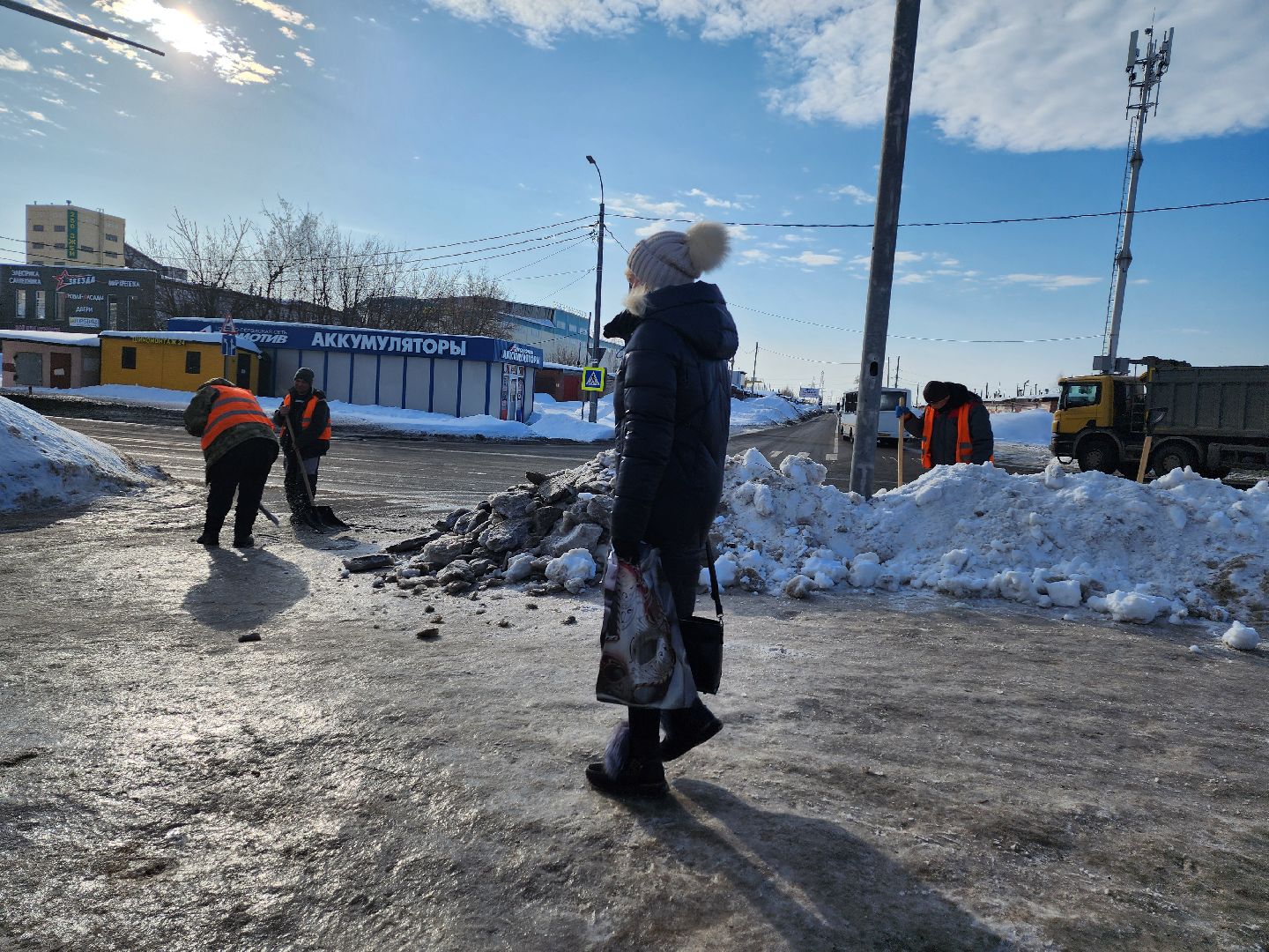 серпухов, подмосковье, улица звздная, устраняют гололед, коммунальная служба,