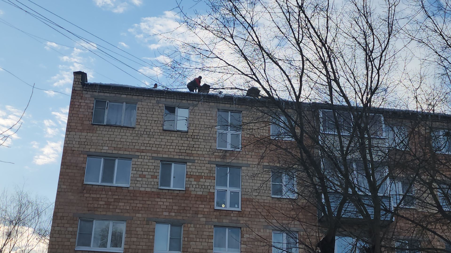 серпухов, улица физкультурная, управляющая компания, наледь на крыше, жкх,