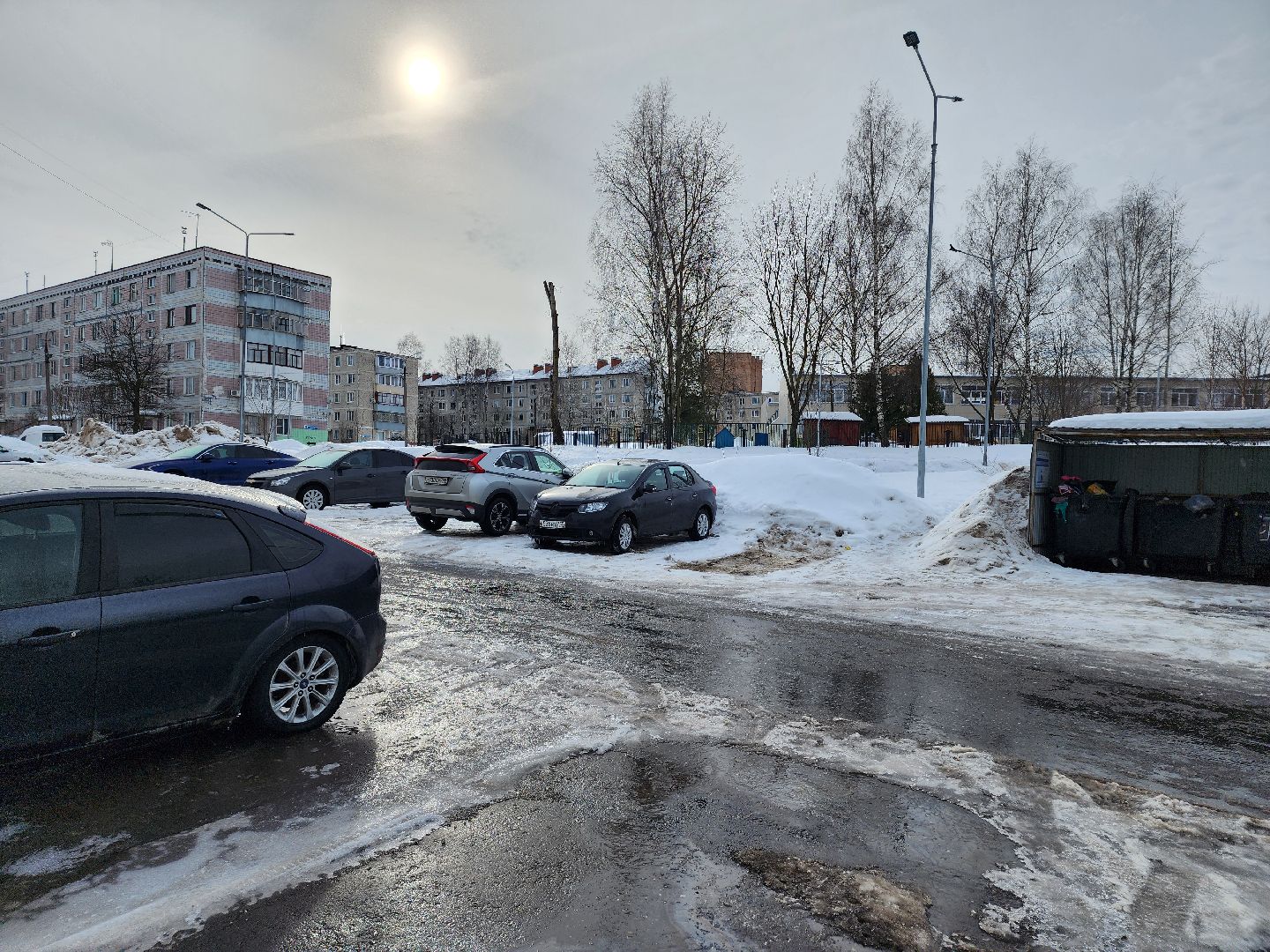 дорожные знаки, контейнерные площадки,