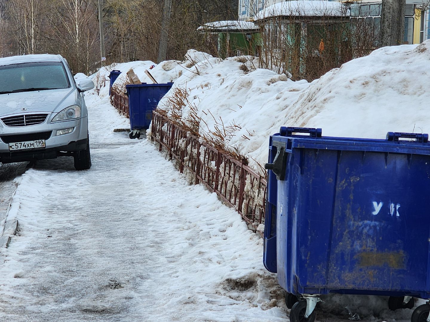 дорожные знаки, дорожные знаки во дворах,
