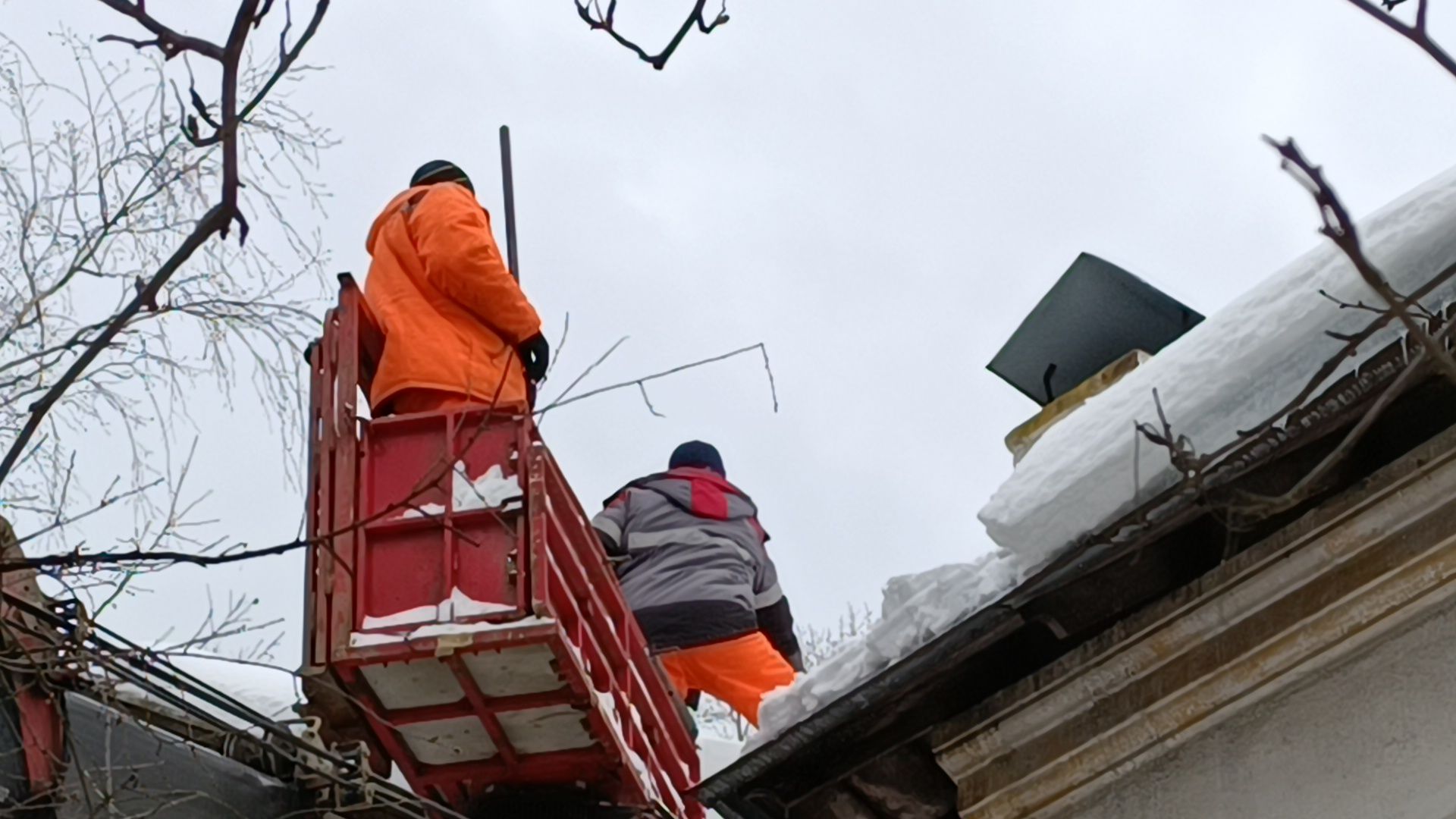 жкх, чистка кровли от снега, лобня,