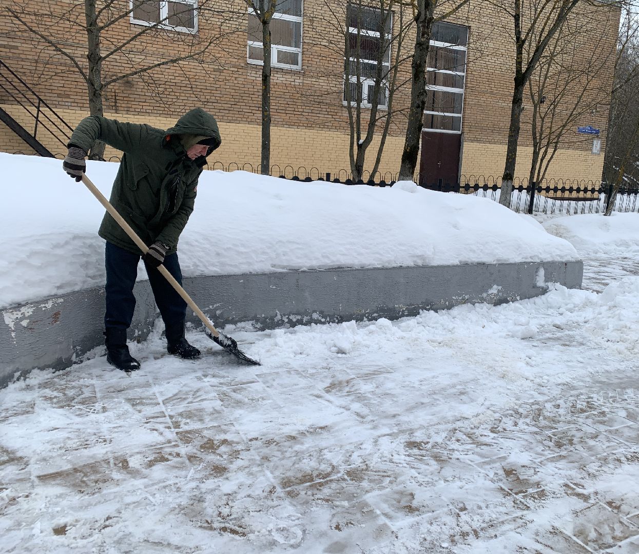 Балашиха, Подмосковье, уборка дворов, снег и наледь,