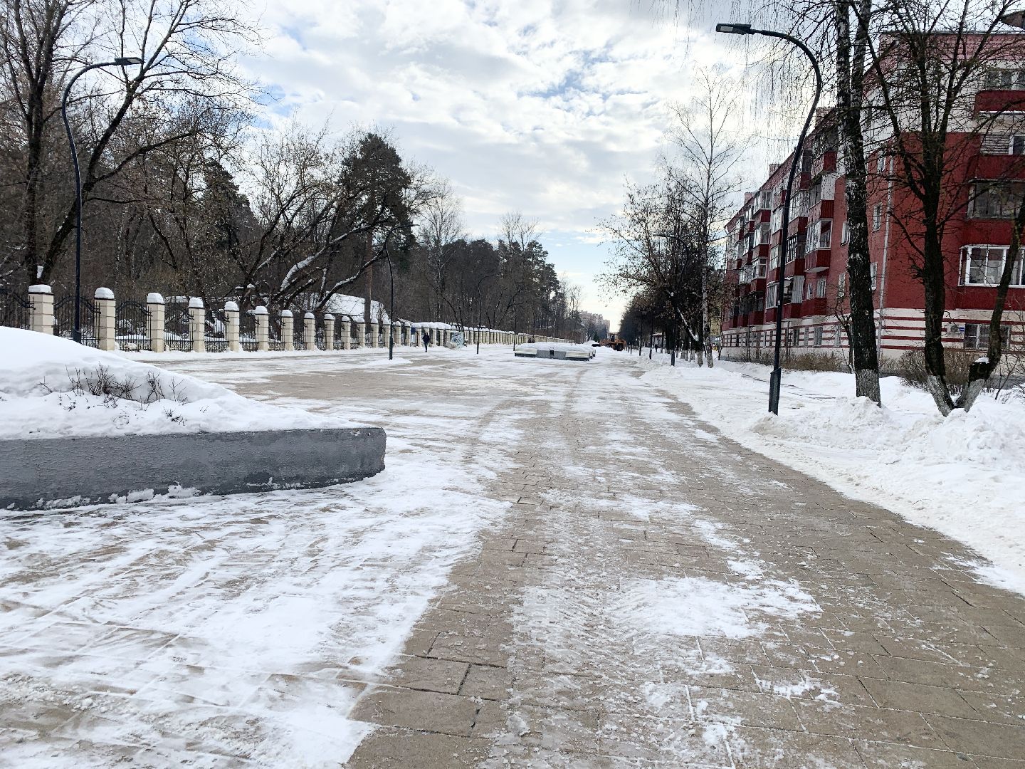 Балашиха, Подмосковье, уборка дворов, снег и наледь,