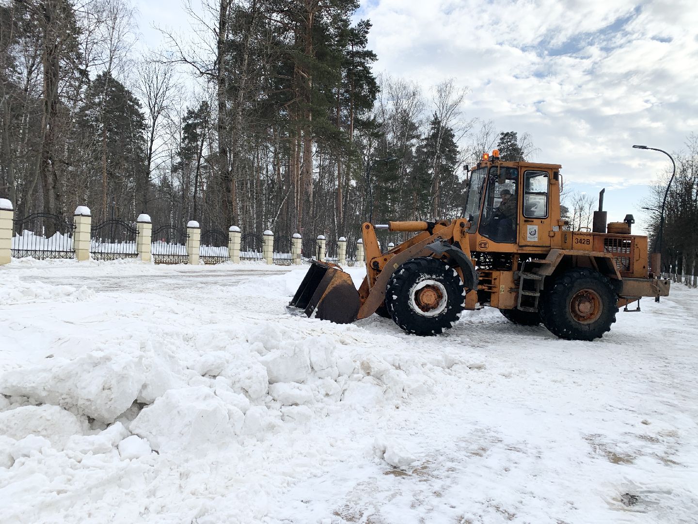 Балашиха, Подмосковье, уборка дворов, снег и наледь,