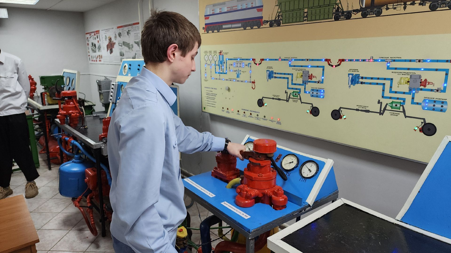 кашира, ожерелье, ожерельевский железнодорожный колледж, автотормоза, пневматормоза, подвижной состав, студенты, практические занятия,