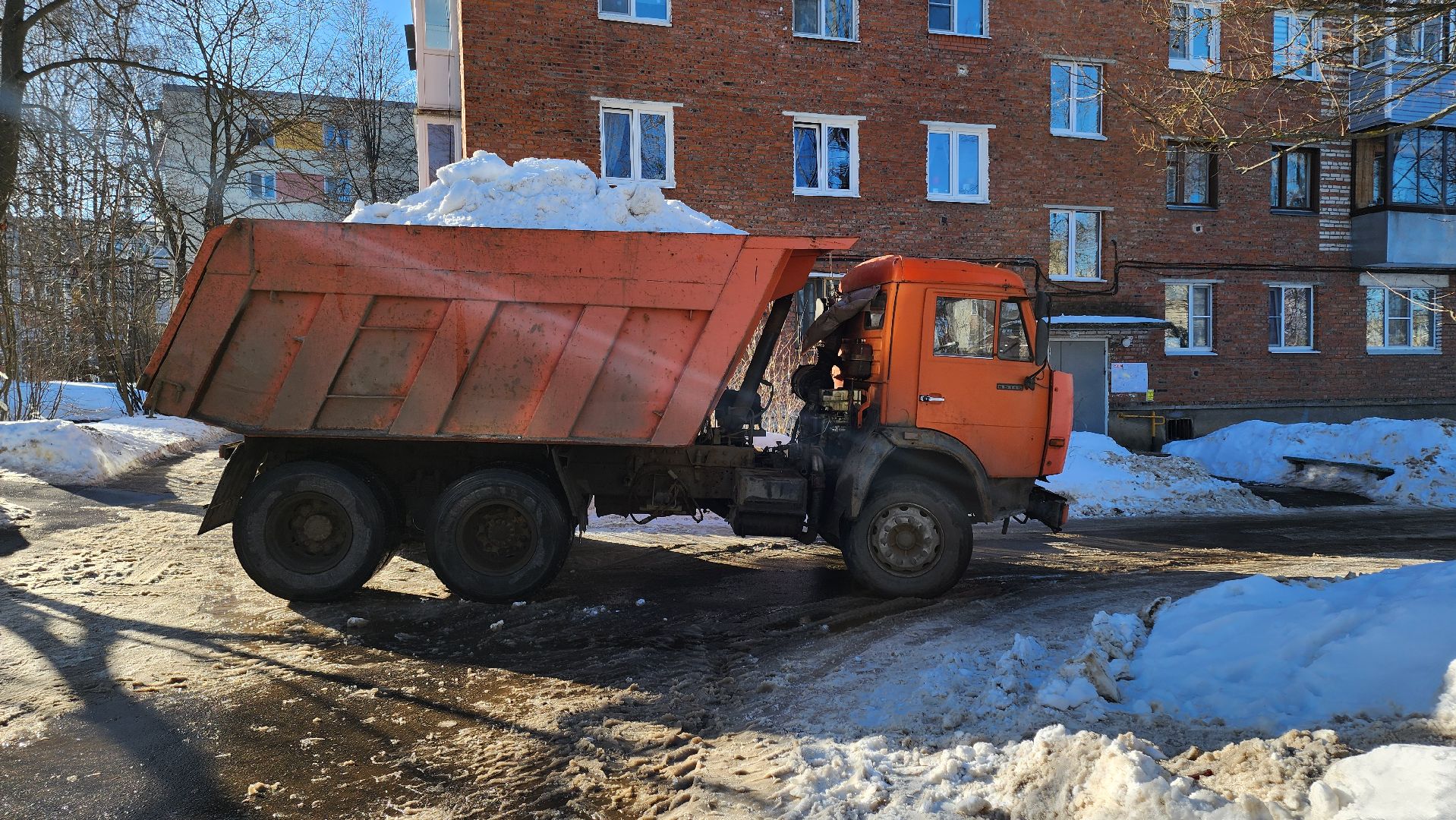 кашира, уборка снега, вывоз снега, навалы снега, центр обеспечения жкх го кашира, трактор, самосвал, садовая, юбилейная,