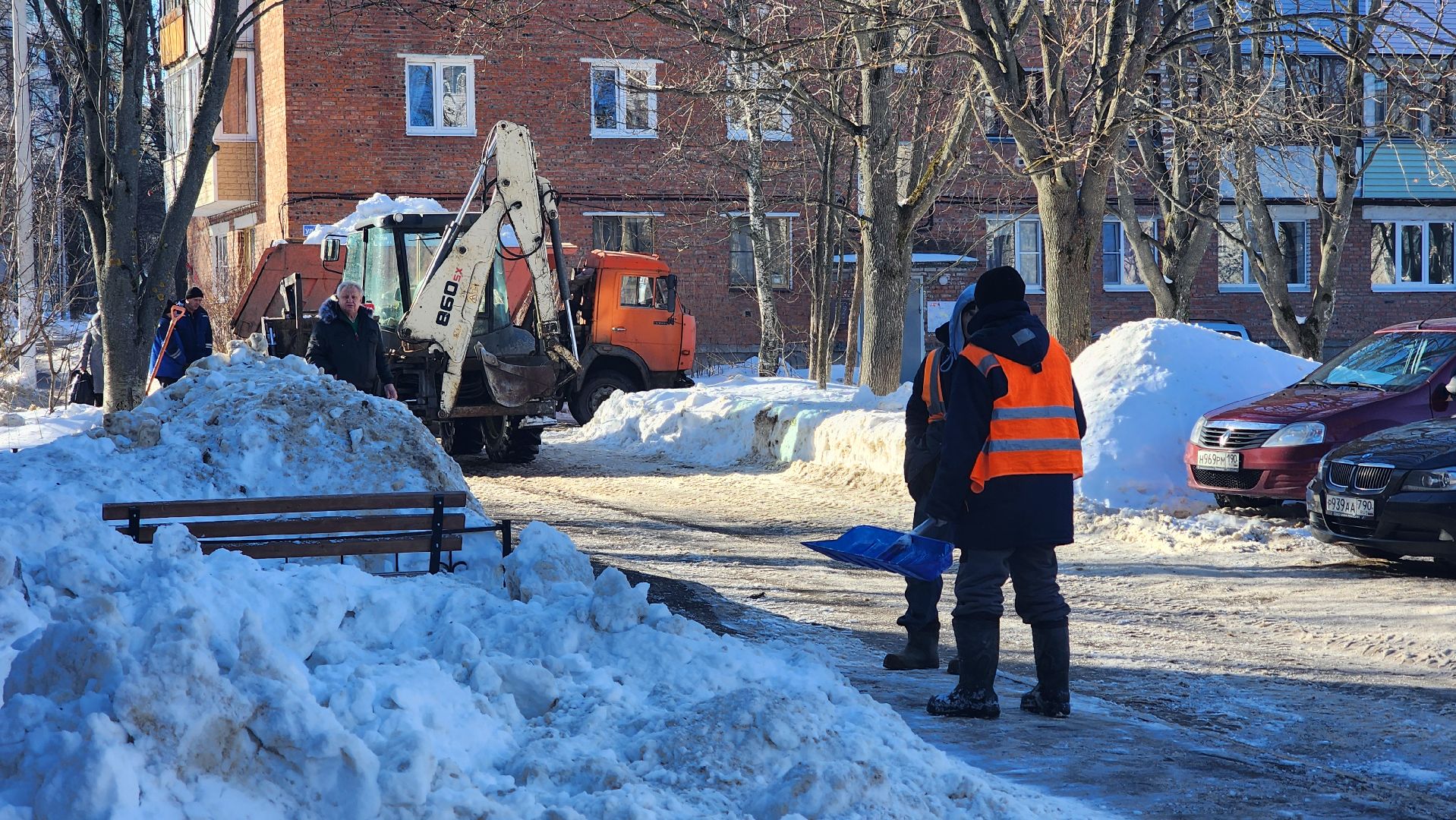 кашира, уборка снега, вывоз снега, навалы снега, центр обеспечения жкх го кашира, трактор, самосвал, садовая, юбилейная,