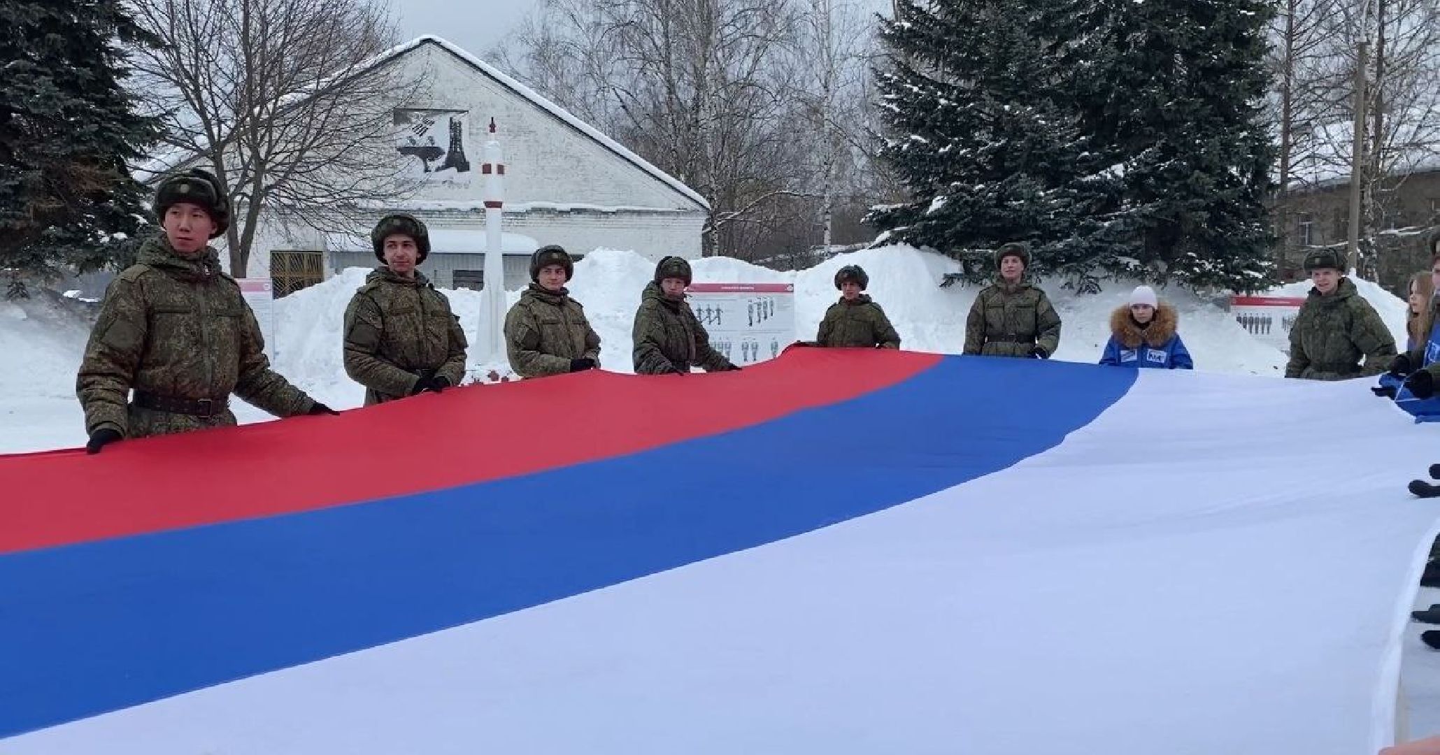 молодая гвардия, флешмоб, флаг, СВО,