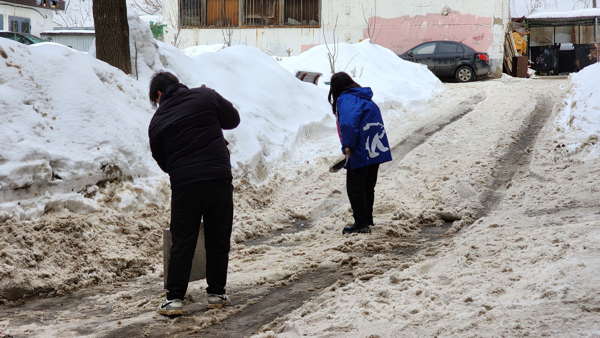 уборка снега, чистка дворов,