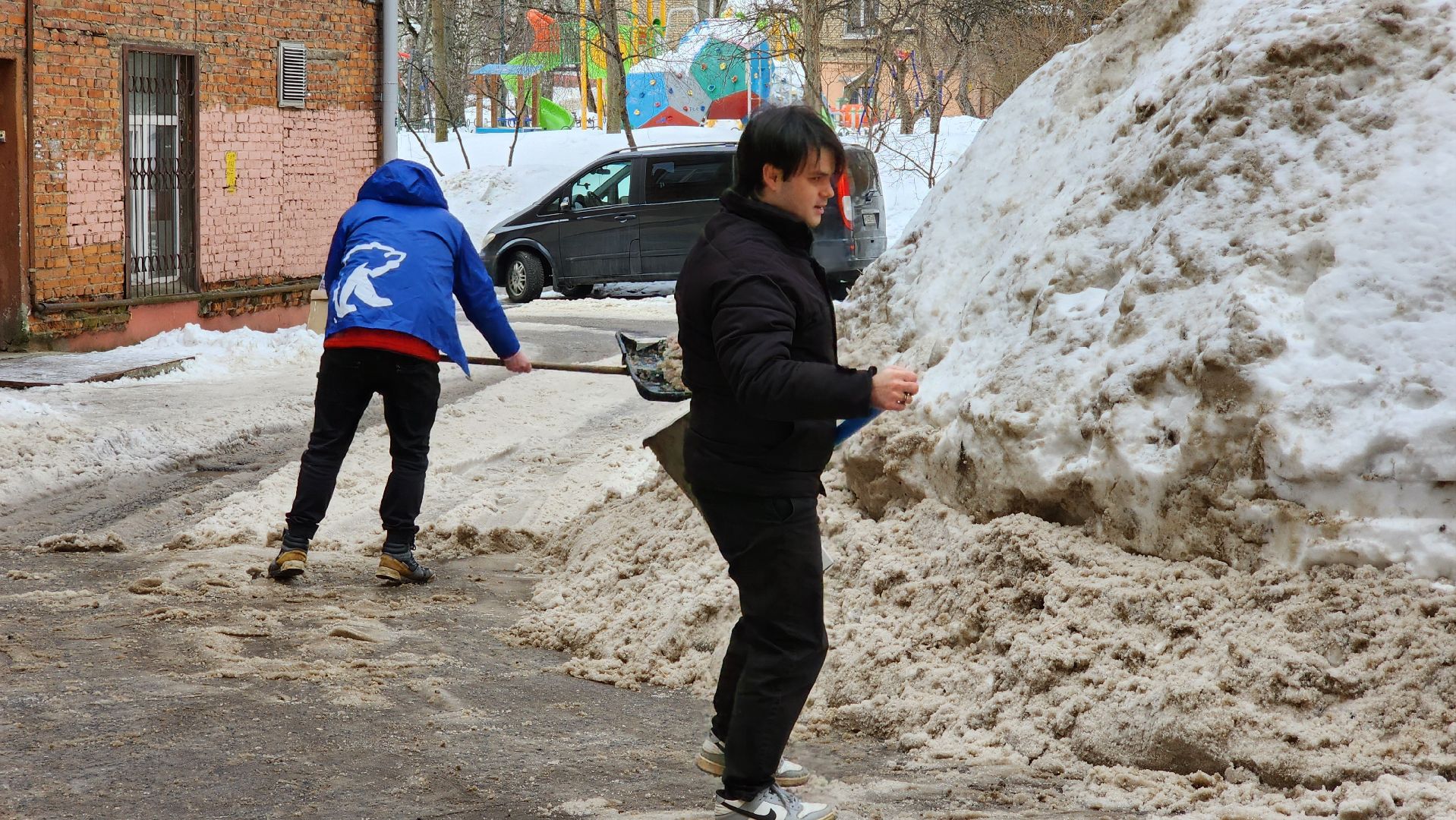 уборка снега, чистка дворов,