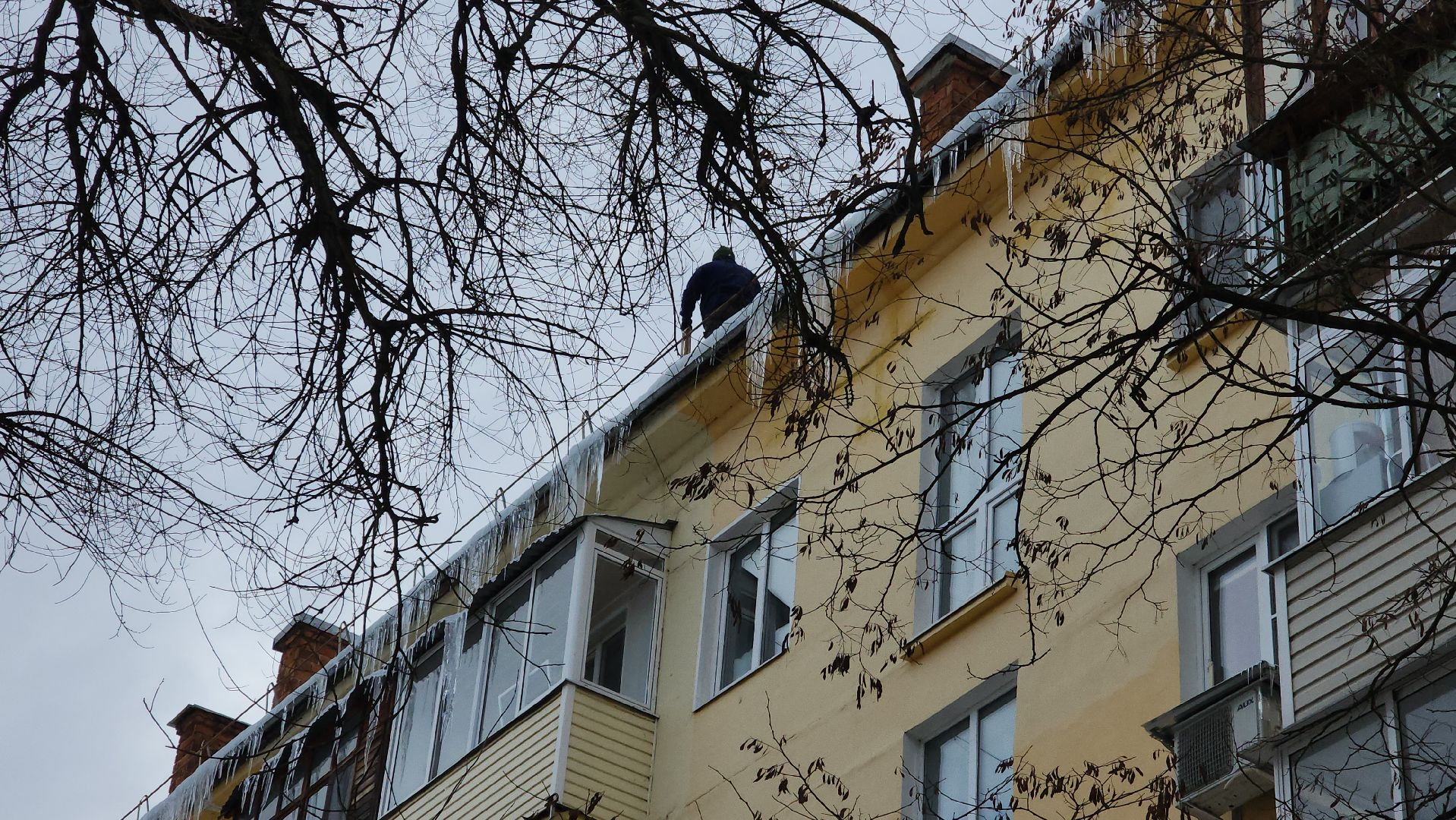 уборка снега, чистка дворов, чистка кровель, мбу городское хозяйство, Алексей Никитин, ук наукоград,