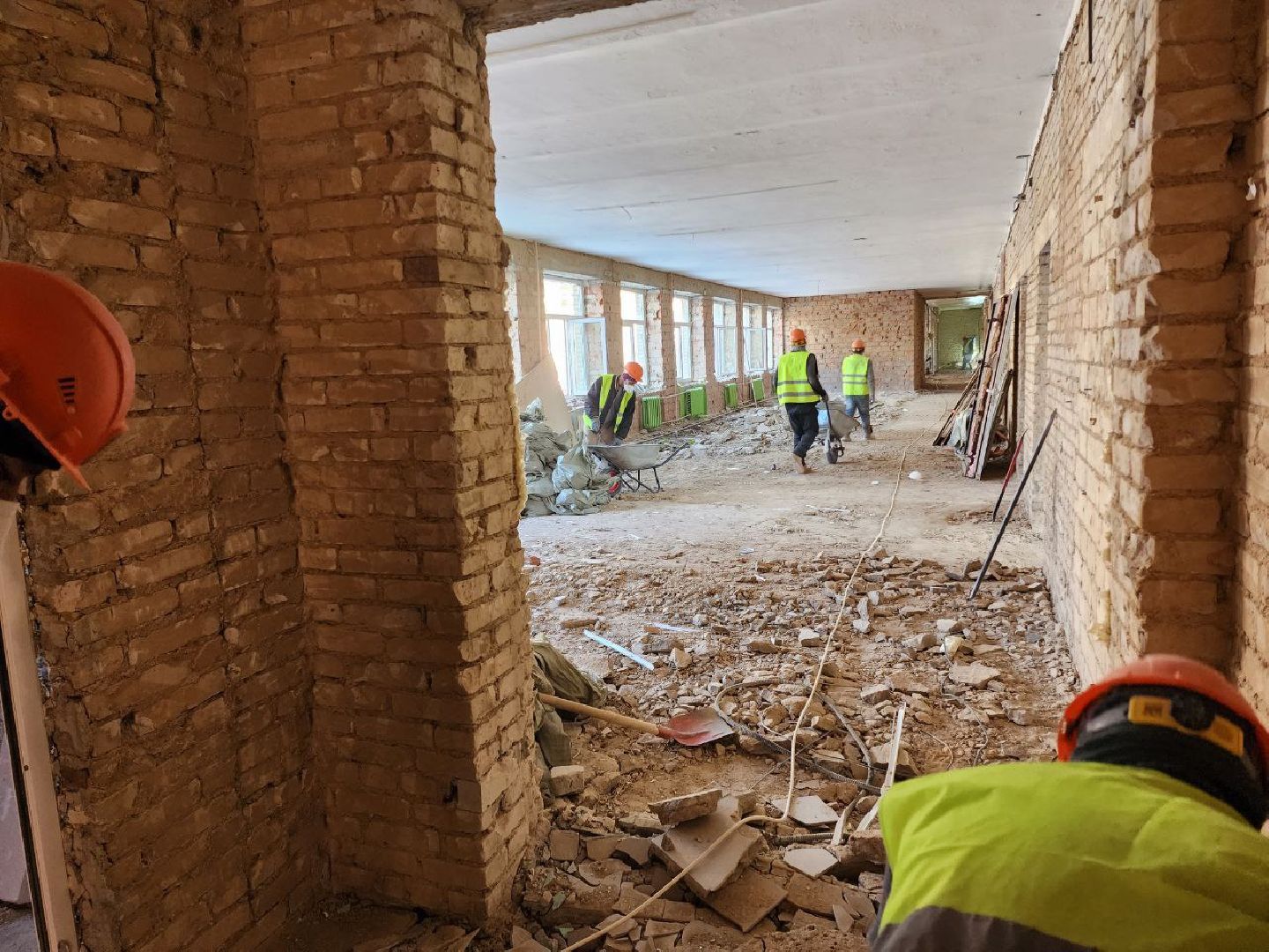 Солнечногорск, Ремонт школы, Педагоги, Рабочие, Учебный процесс,