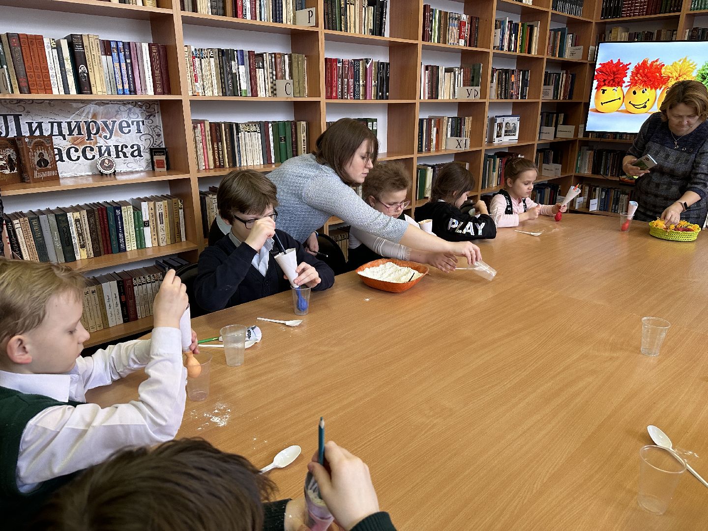 Клин, общество, дети, библиотеки, день оптимиста,