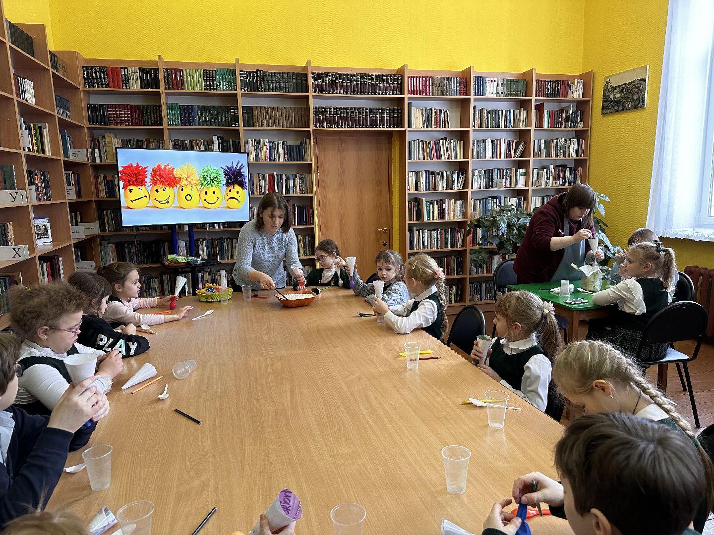 Клин, общество, дети, библиотеки, день оптимиста,