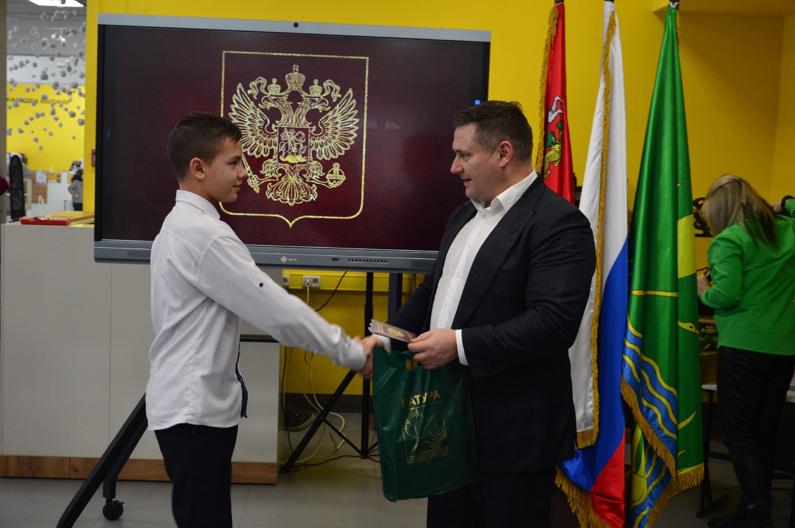 шатура, вручение паспортов, библиотека, паспорт гражданина рф, церемония награждения,