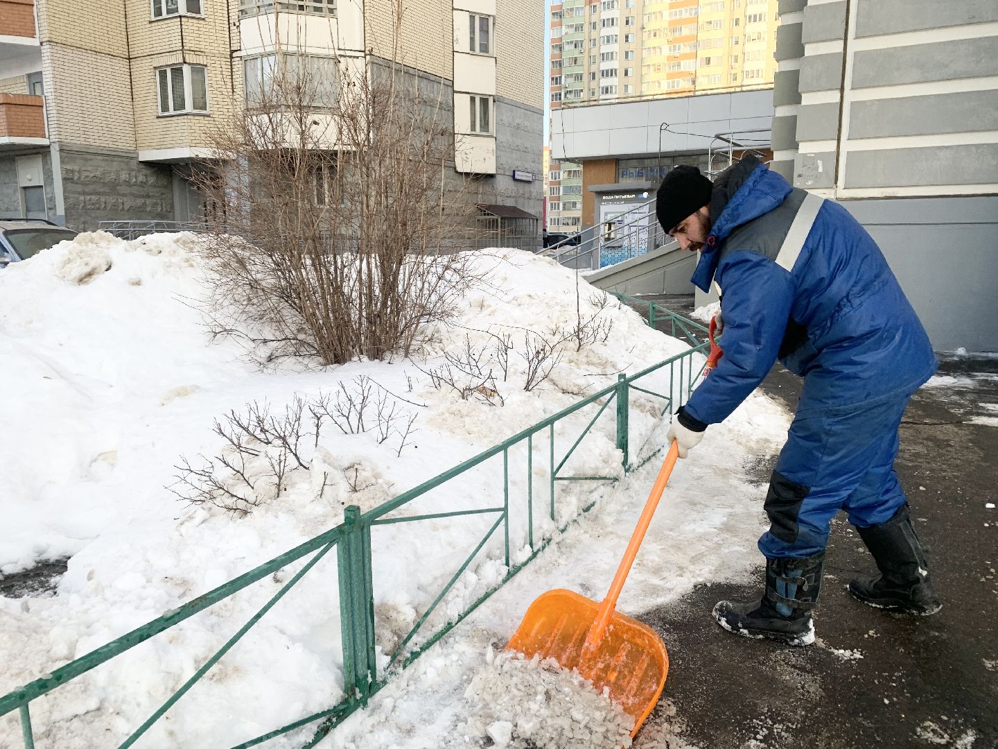 Балашиха, Подмосковье, уборка дворов, уборка снега и наледи,
