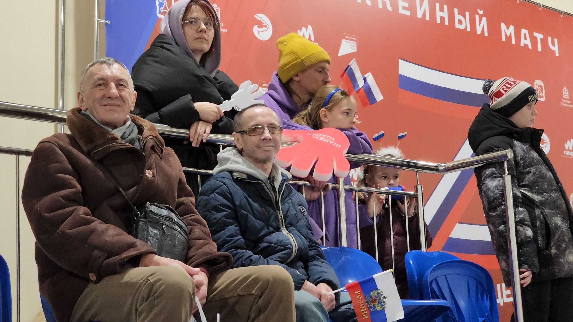 волоколамск, спорт, спорт в подмосковье, спорт подмосковья, хоккей, хоккеисты, программа губернатора, матч легенд, выходи во двор,