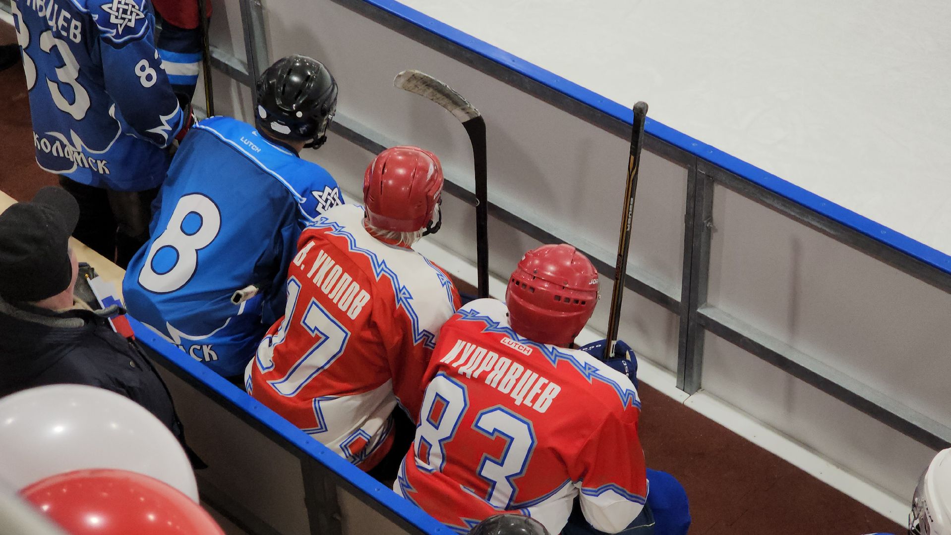 волоколамск, спорт, спорт в подмосковье, спорт подмосковья, хоккей, хоккеисты, программа губернатора, матч легенд, выходи во двор,