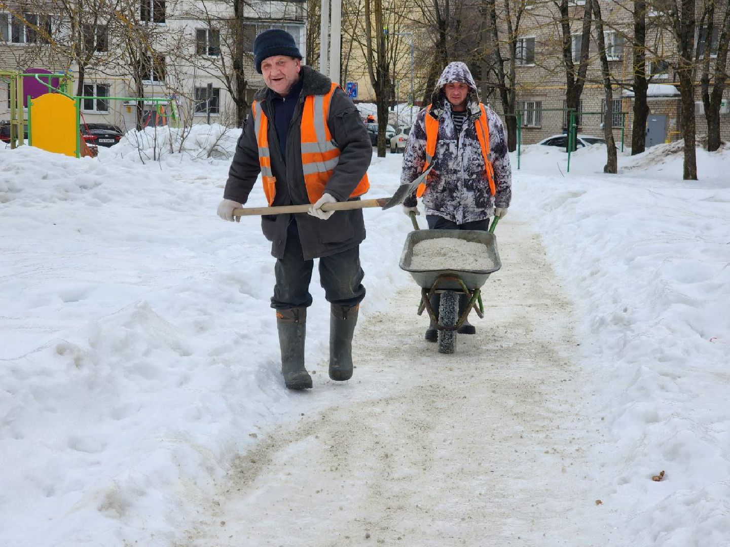 можайск, можайский городской округ, подмосковье, коммунальные службы, лед, наледь, уборка территории, дорожные службы,