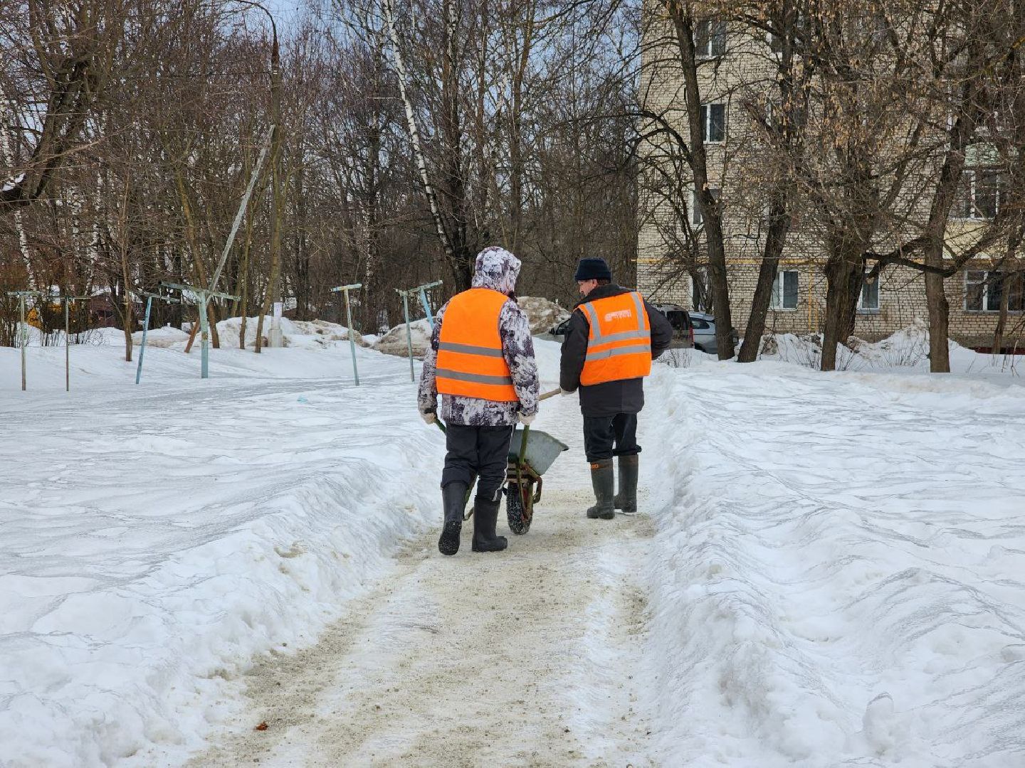 можайск, можайский городской округ, подмосковье, коммунальные службы, лед, наледь, уборка территории, дорожные службы,