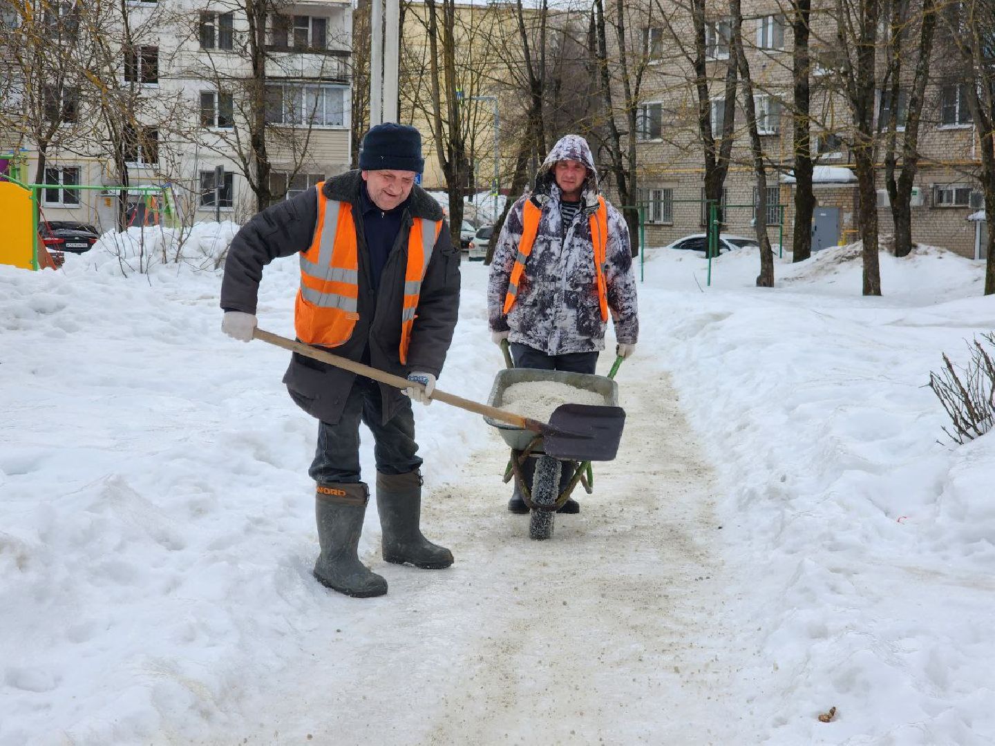 можайск, можайский городской округ, подмосковье, коммунальные службы, лед, наледь, уборка территории, дорожные службы,